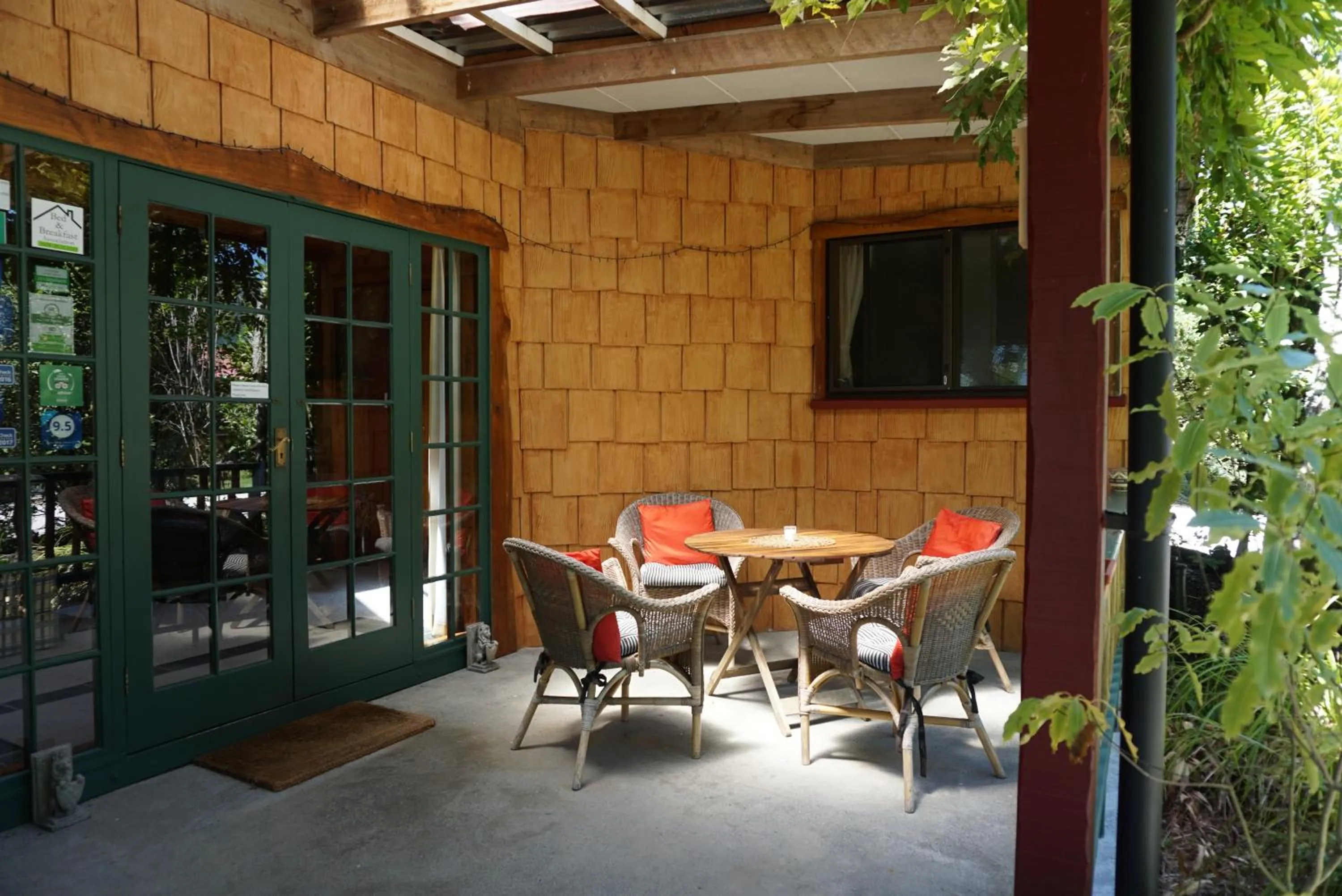 Facade/entrance in Murchison Lodge