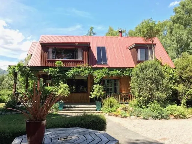 Property building in Murchison Lodge