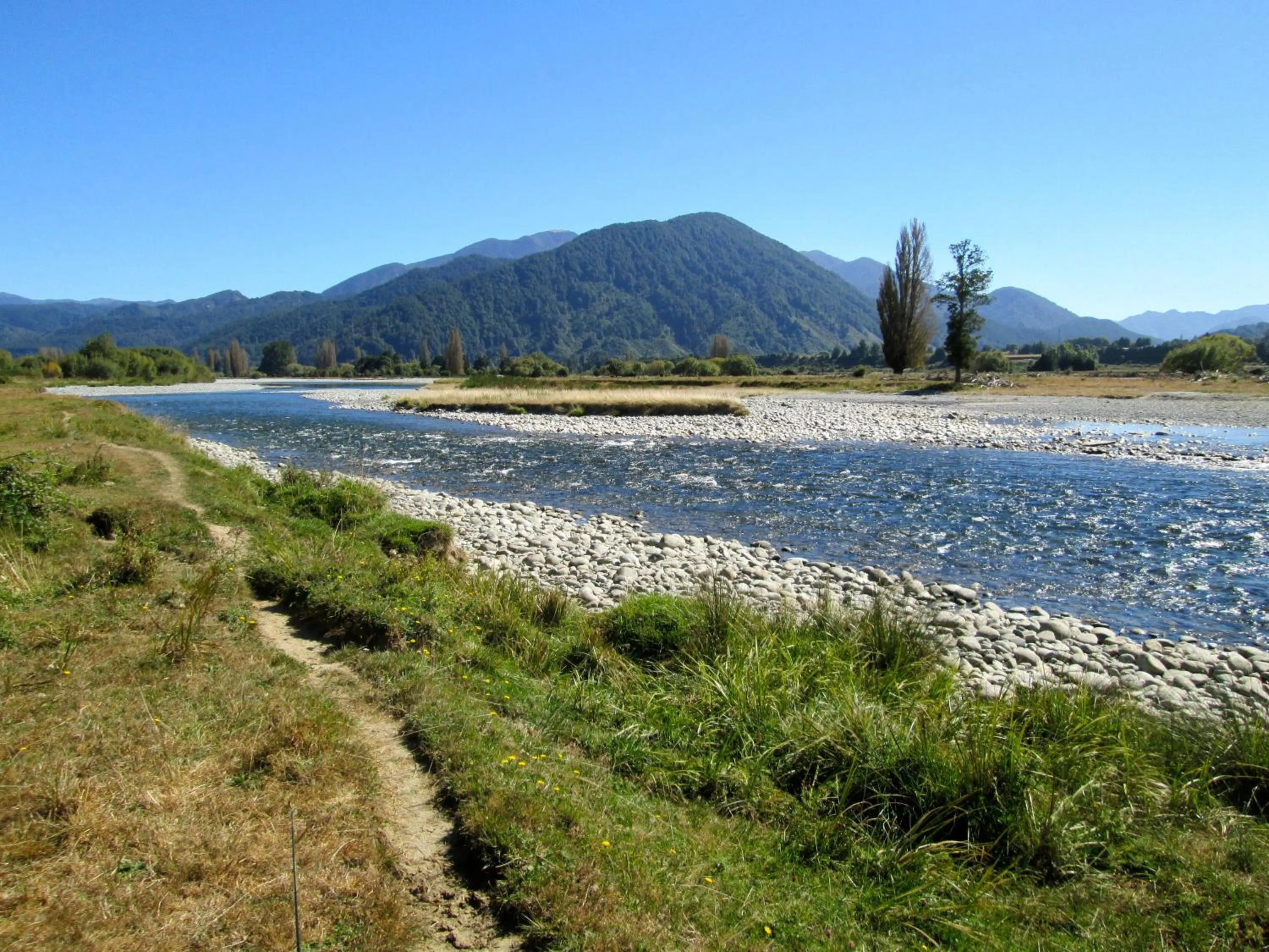 Hiking in Murchison Lodge