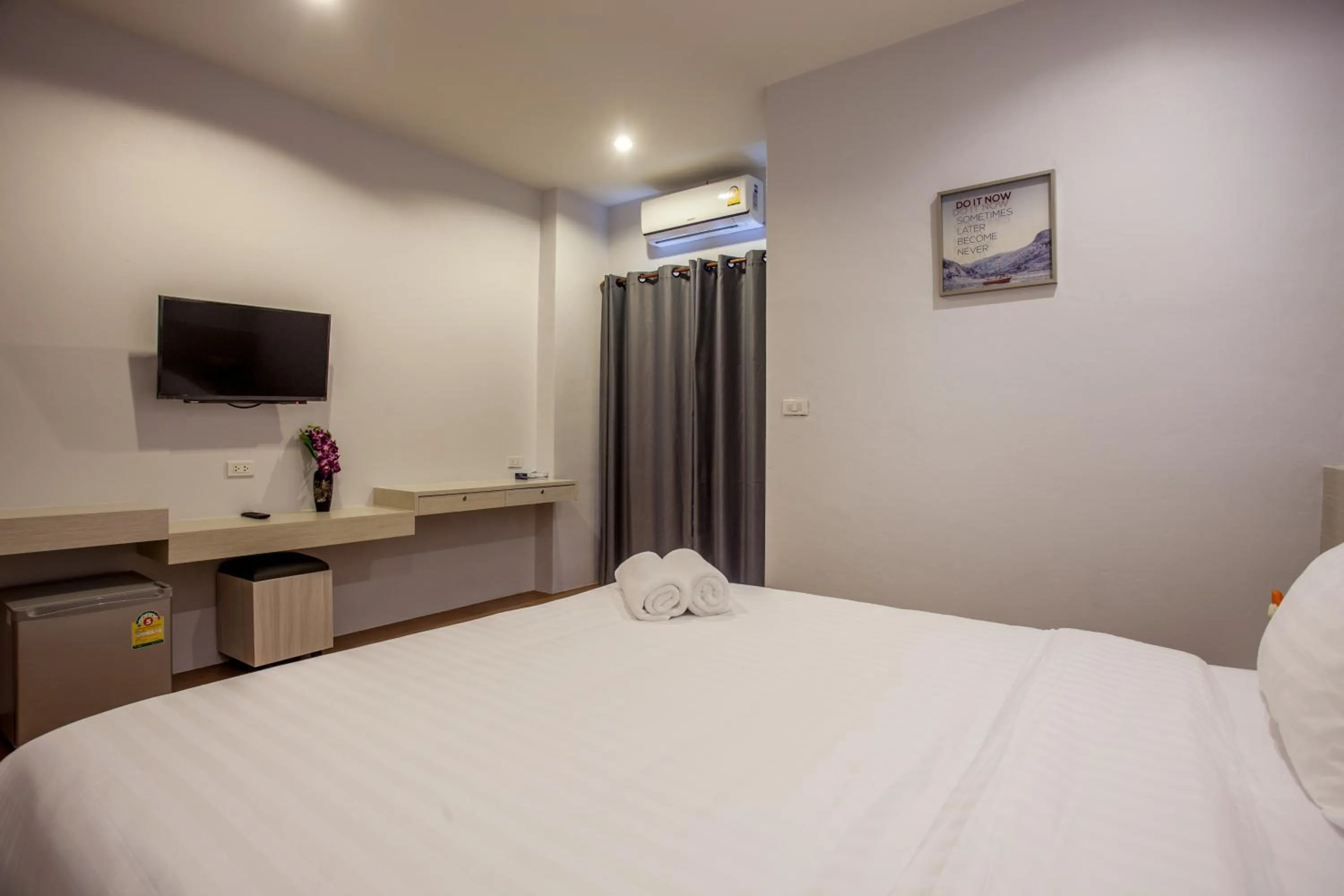 Bedroom, Bed in Lin House