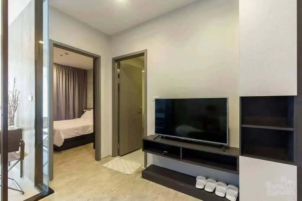 Bed in The Base Pattaya by Feng