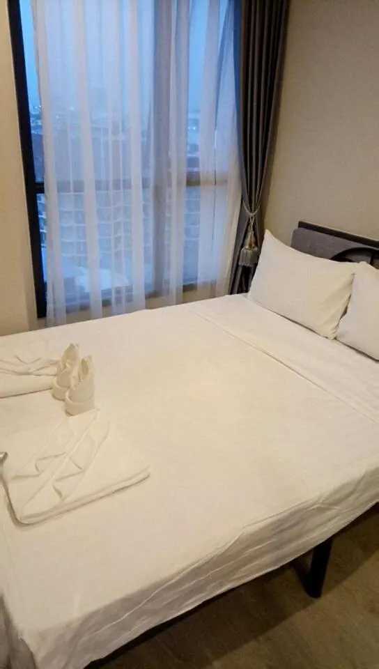 Bed in The Base Pattaya by Feng