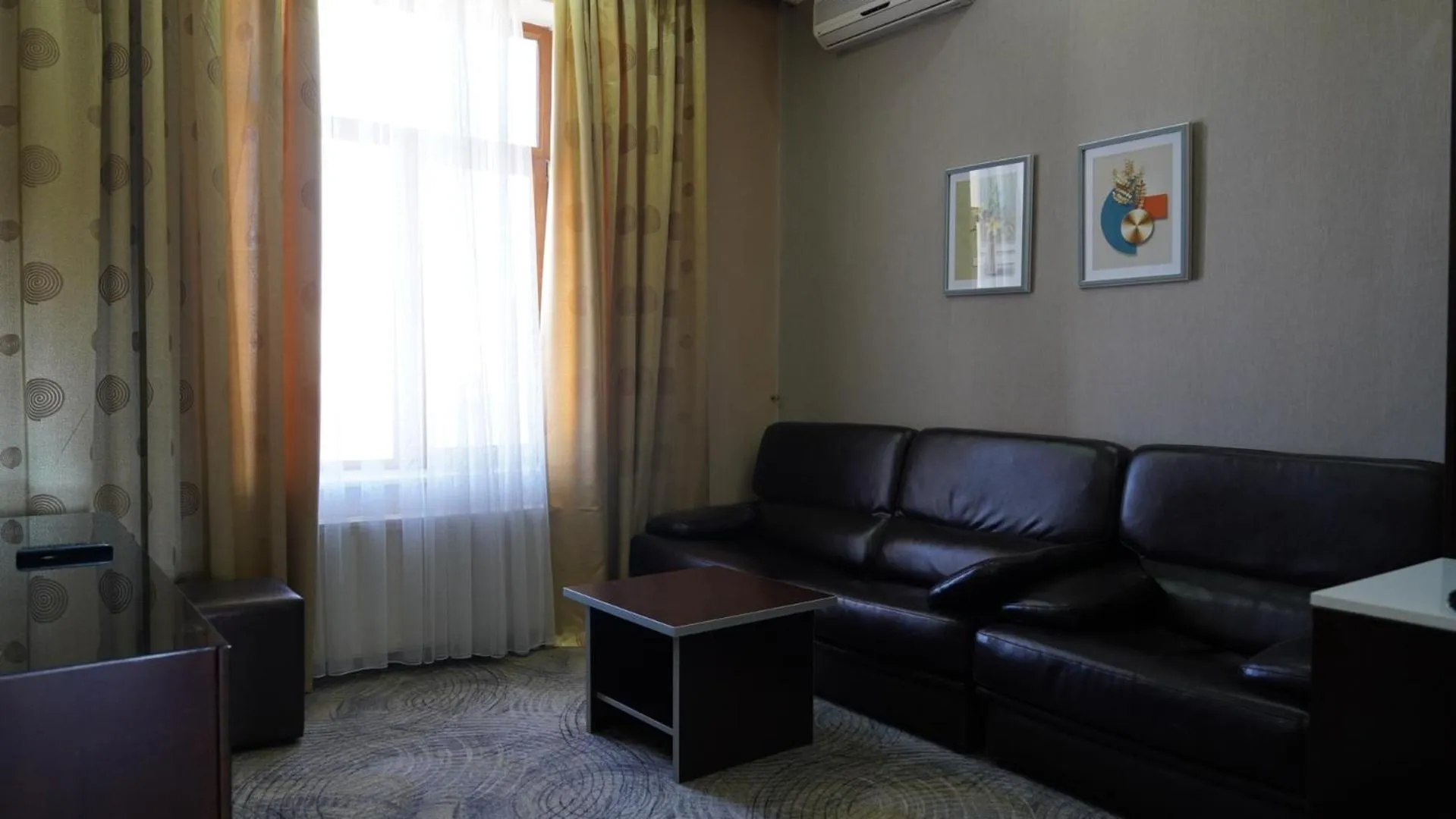 Living room in Premier Hotel