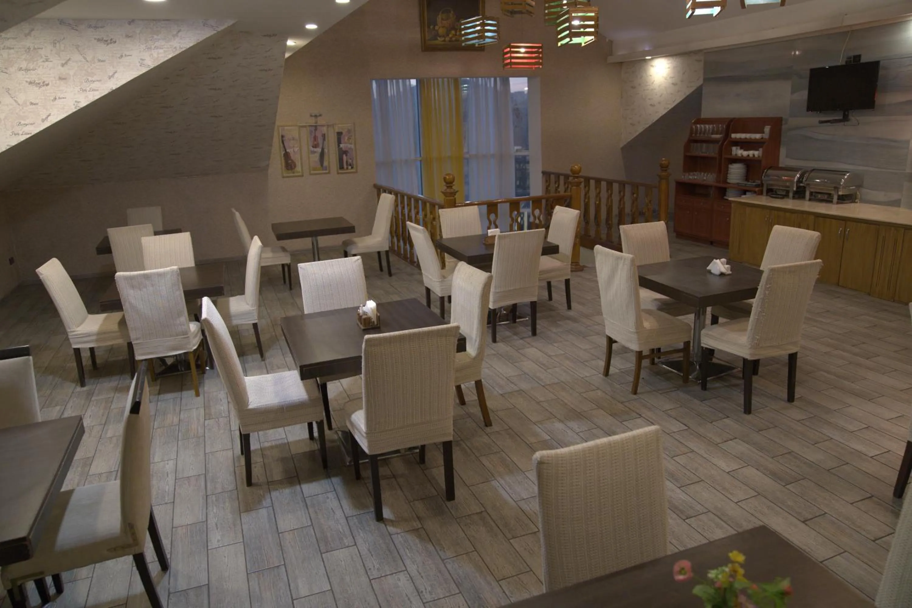 Restaurant/places to eat in Premier Hotel