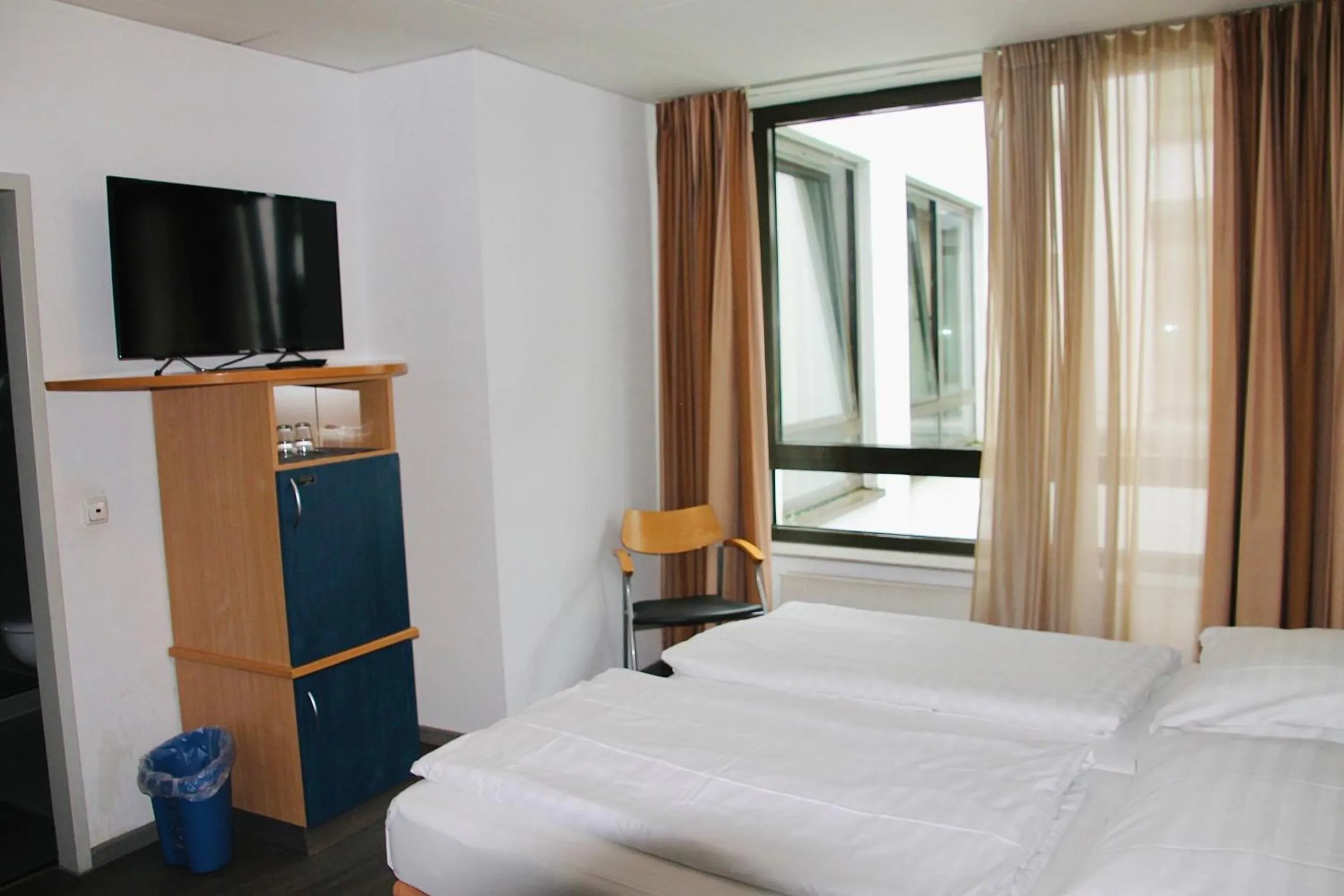 Bedroom, Bed in Opera Hotel Köln