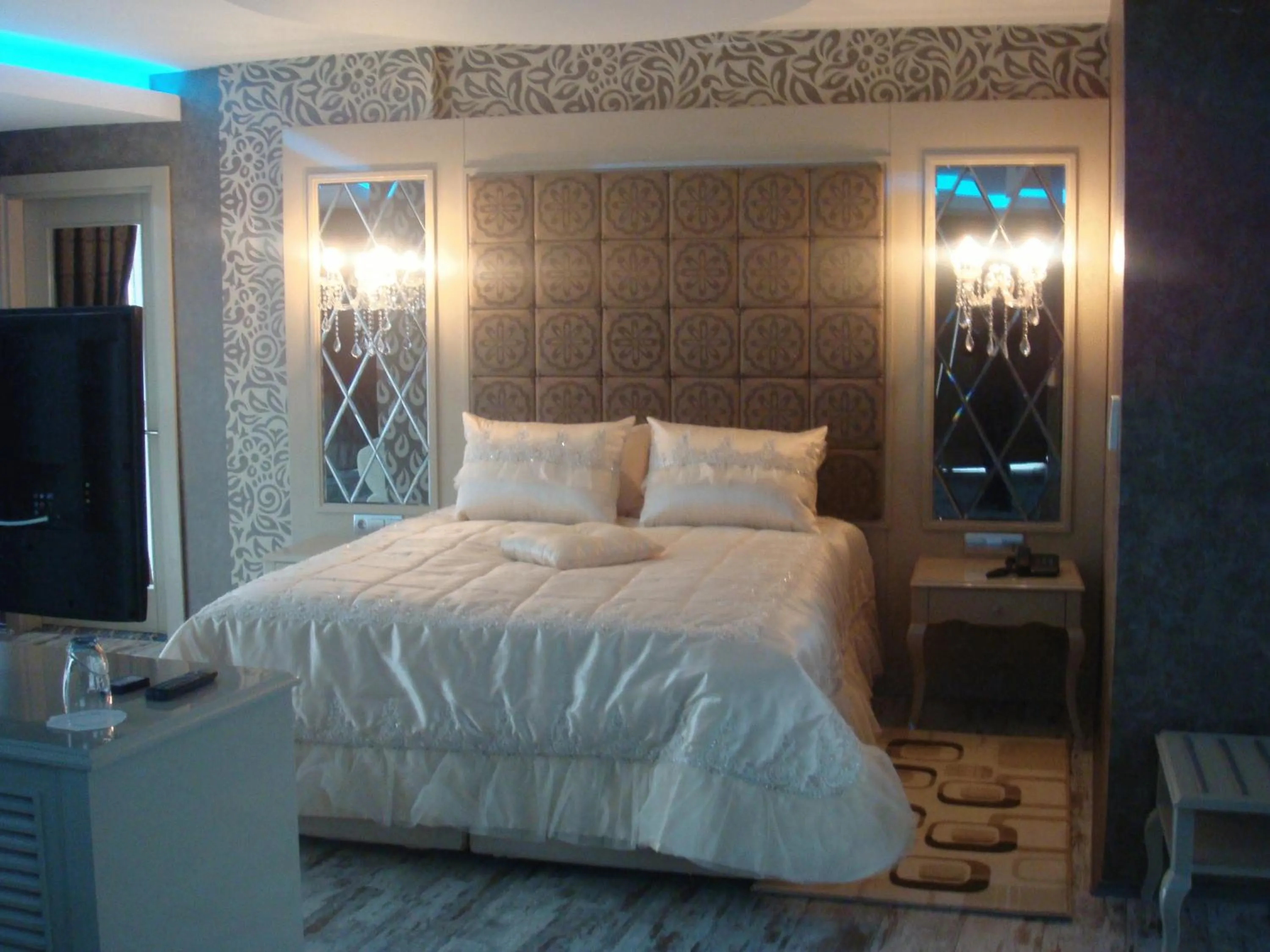 Bedroom, Bed in Golden Palas Hotel