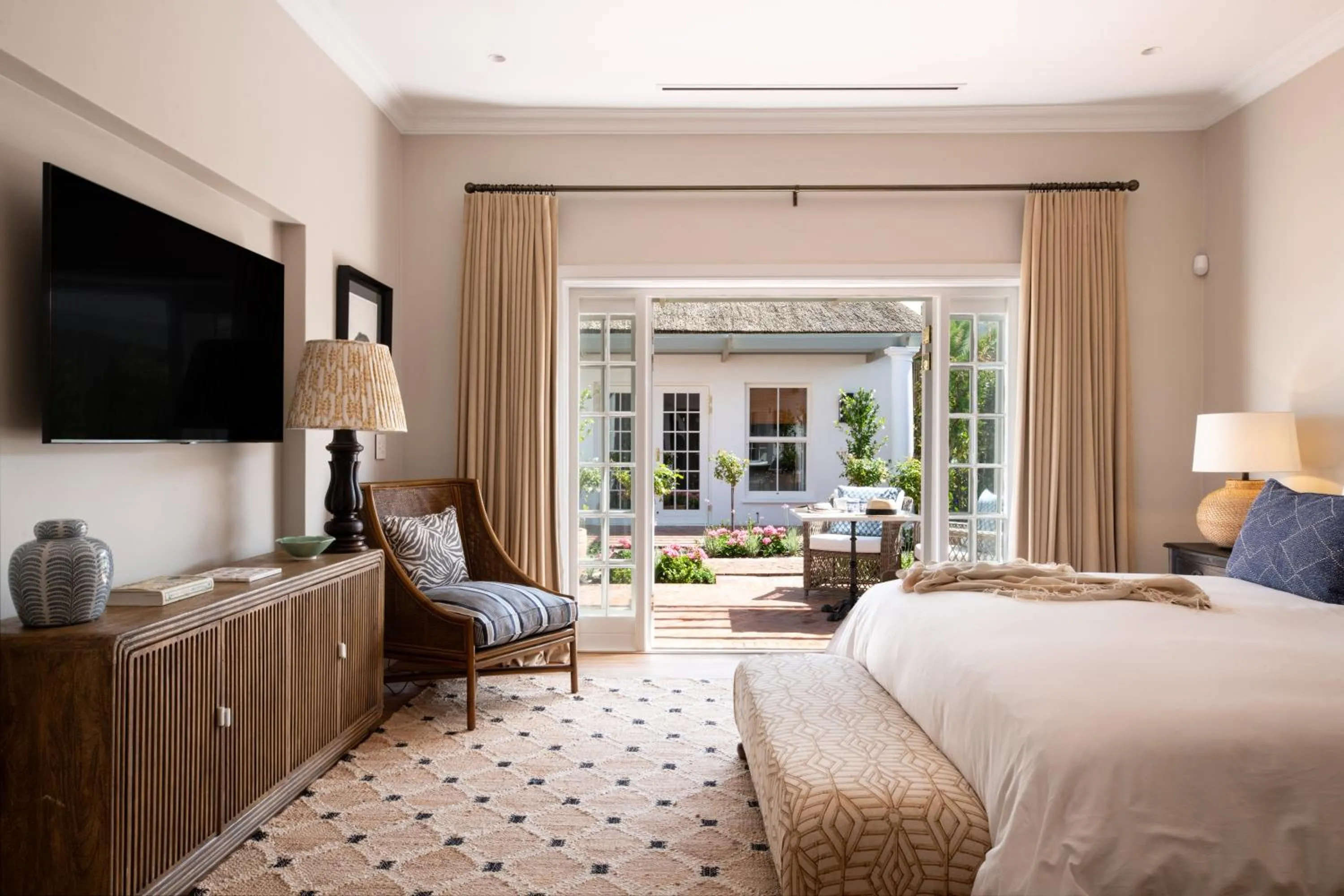 Bedroom, Bed in La Fontaine Guest House Hermanus