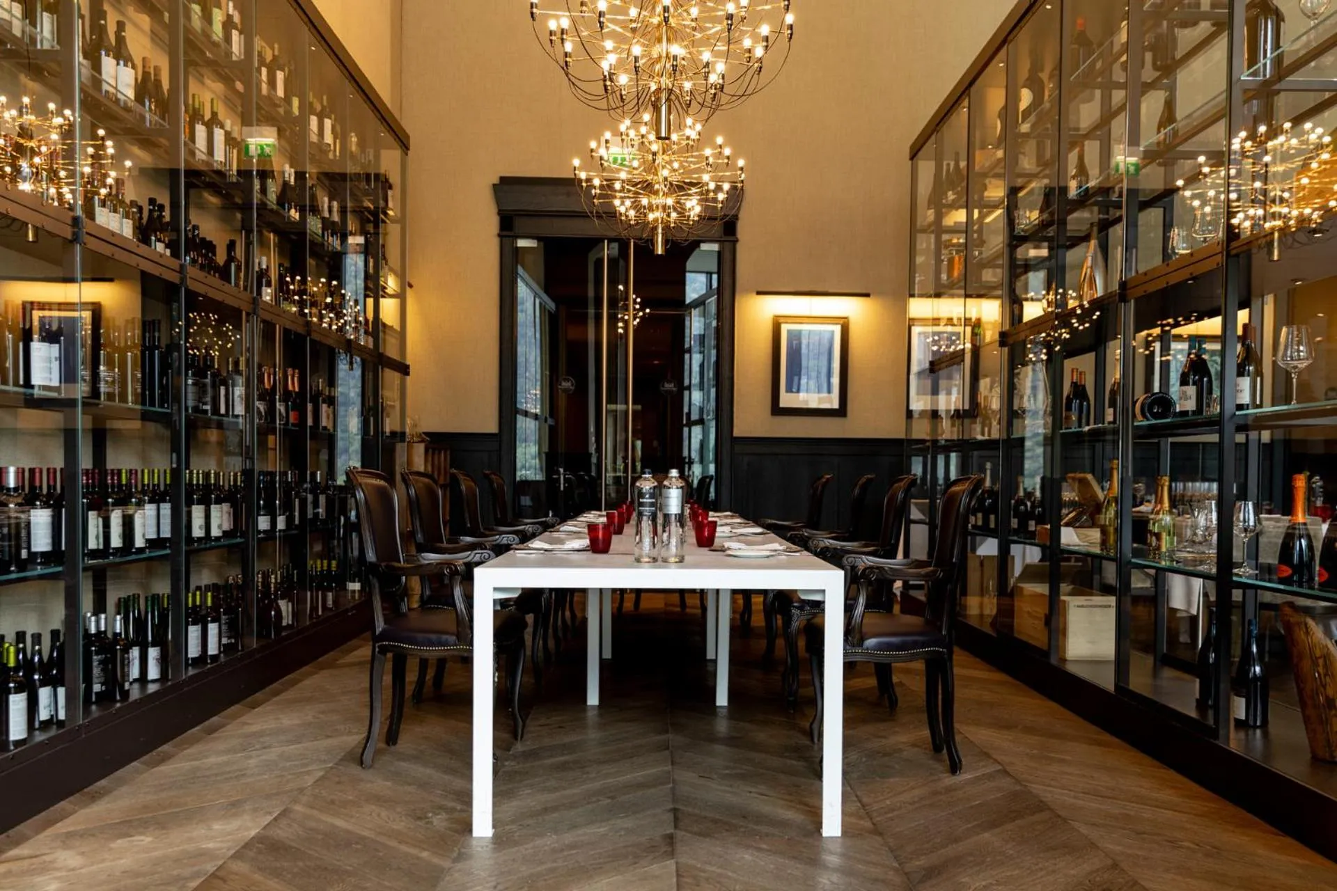 Restaurant/places to eat in Grand Hotel Billia