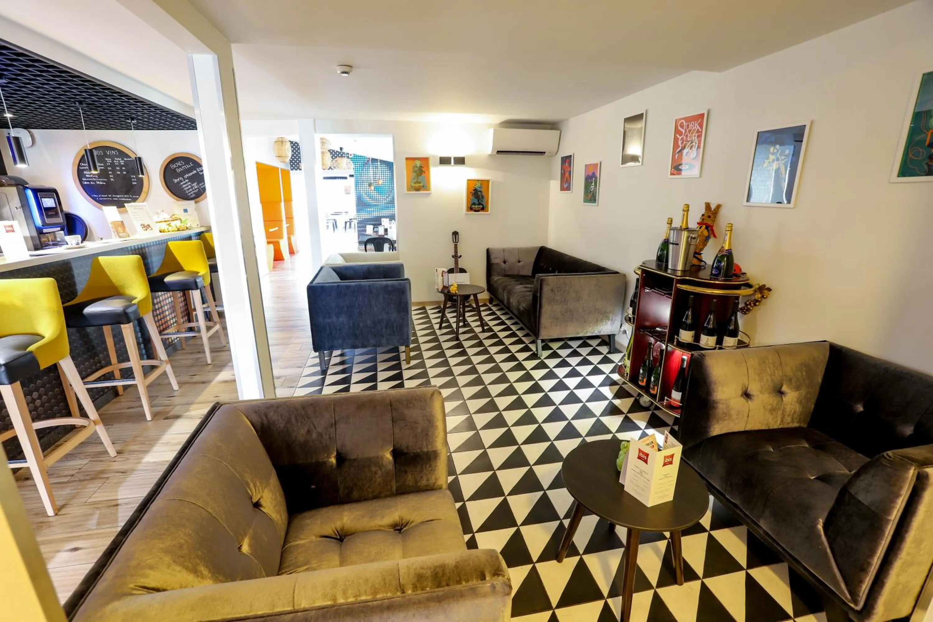 Seating area in ibis Haguenau Strasbourg Nord