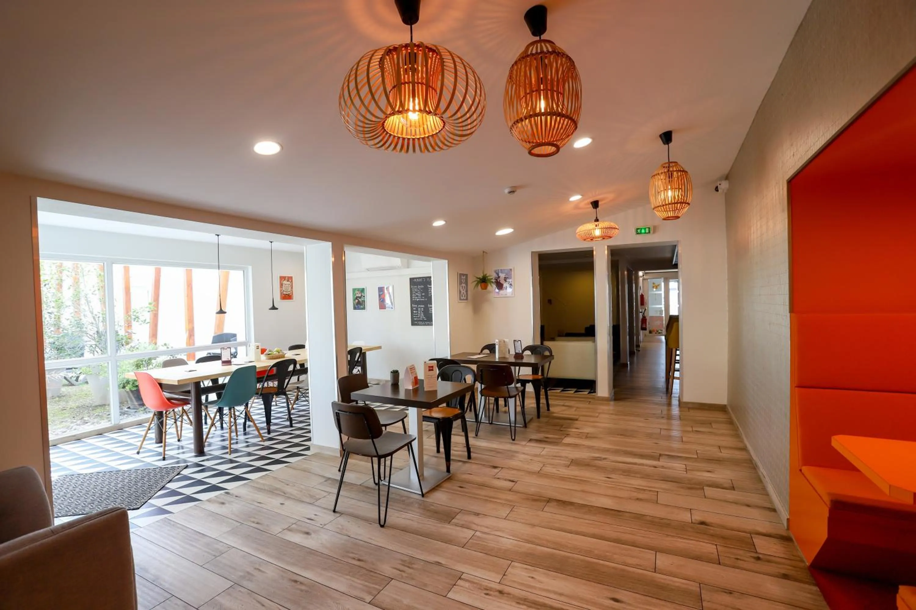 Seating area in ibis Haguenau Strasbourg Nord