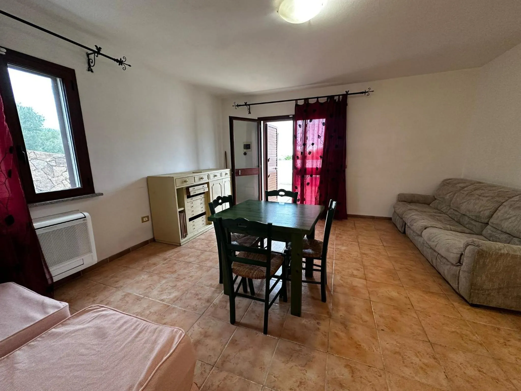 Living room, Bed in Hotel Montiruju