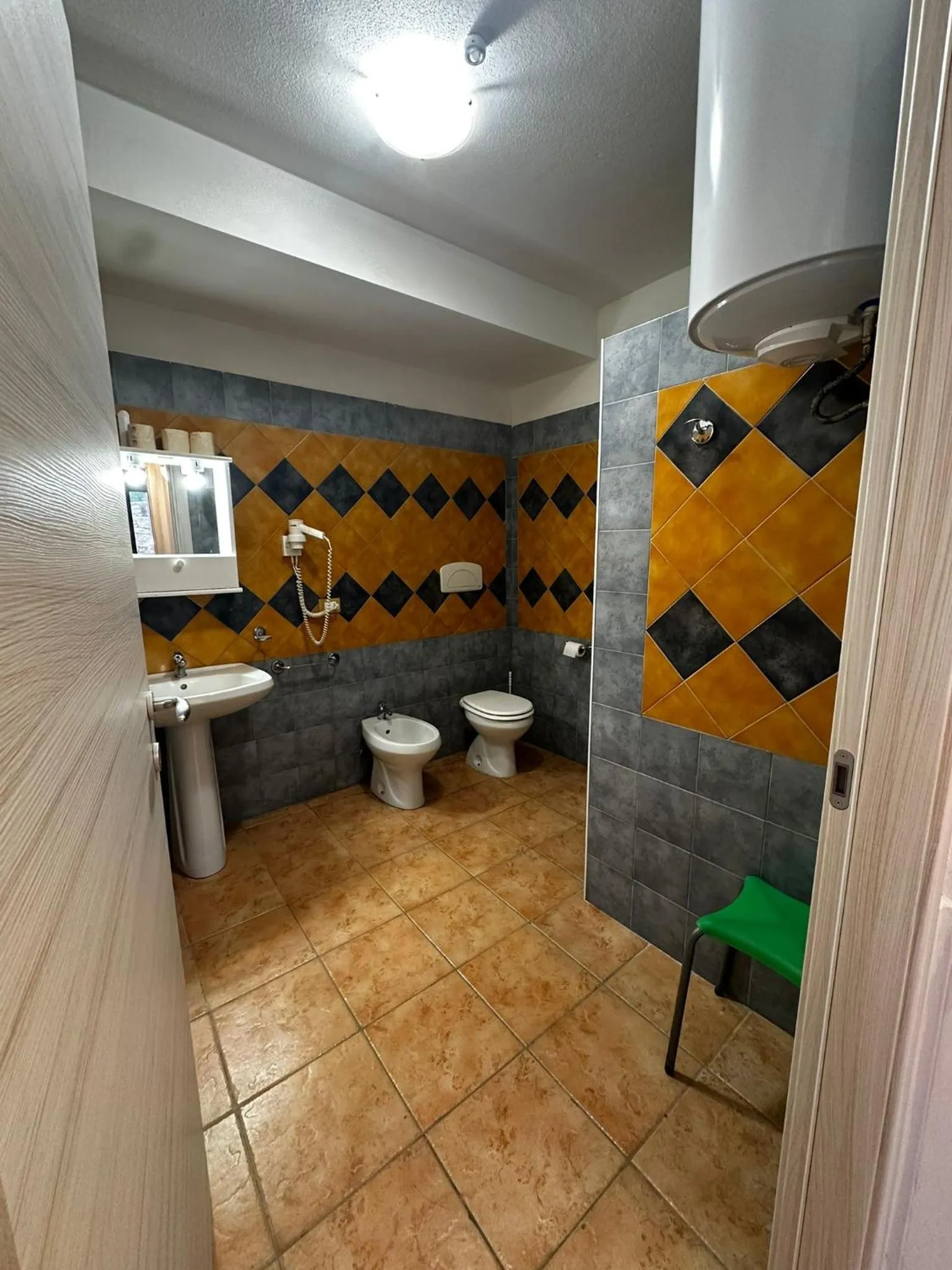 Shower in Hotel Montiruju