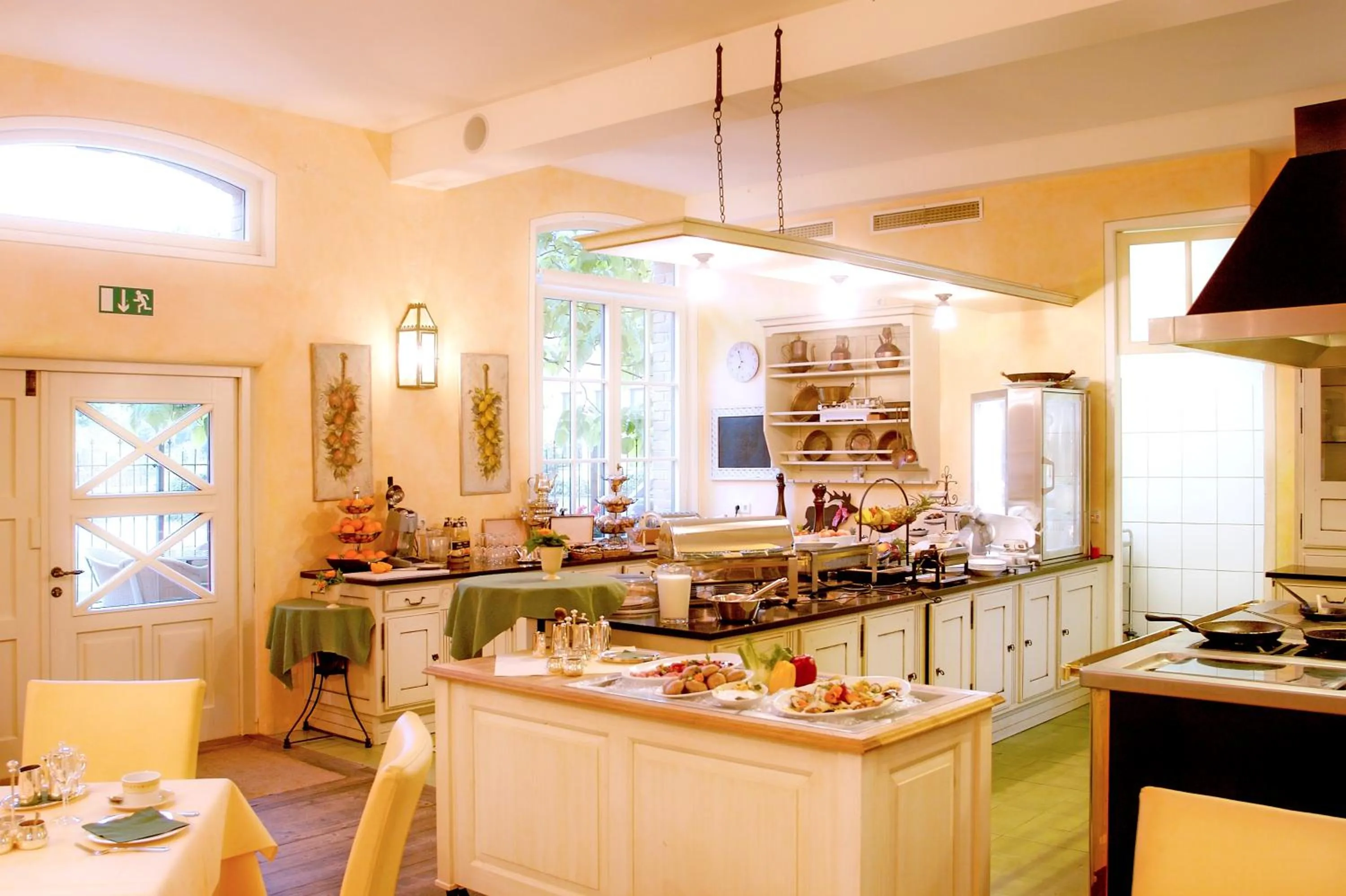 Restaurant/places to eat in Gerber Park Hotel