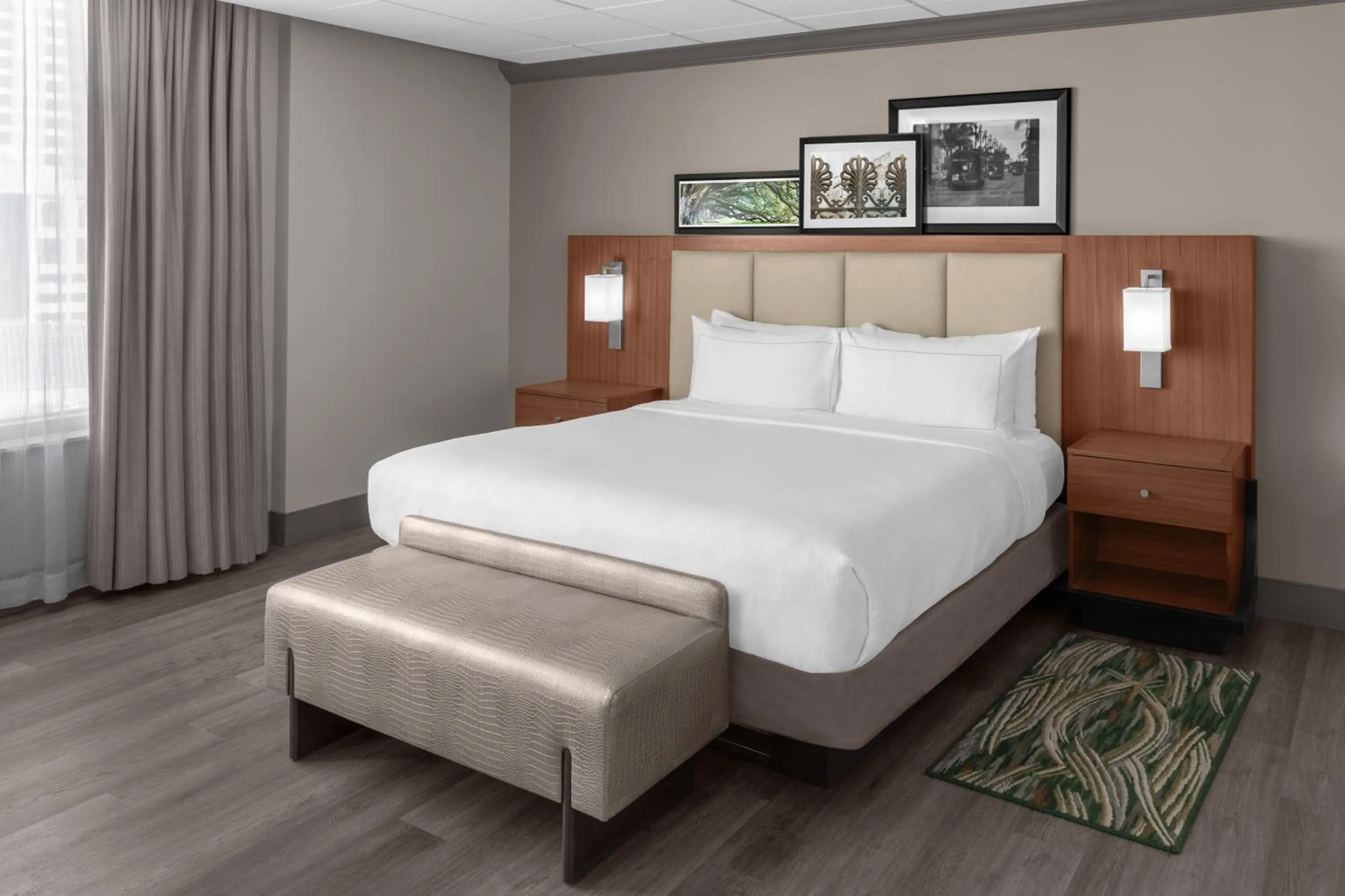 Bedroom, Bed in DoubleTree by Hilton New Orleans