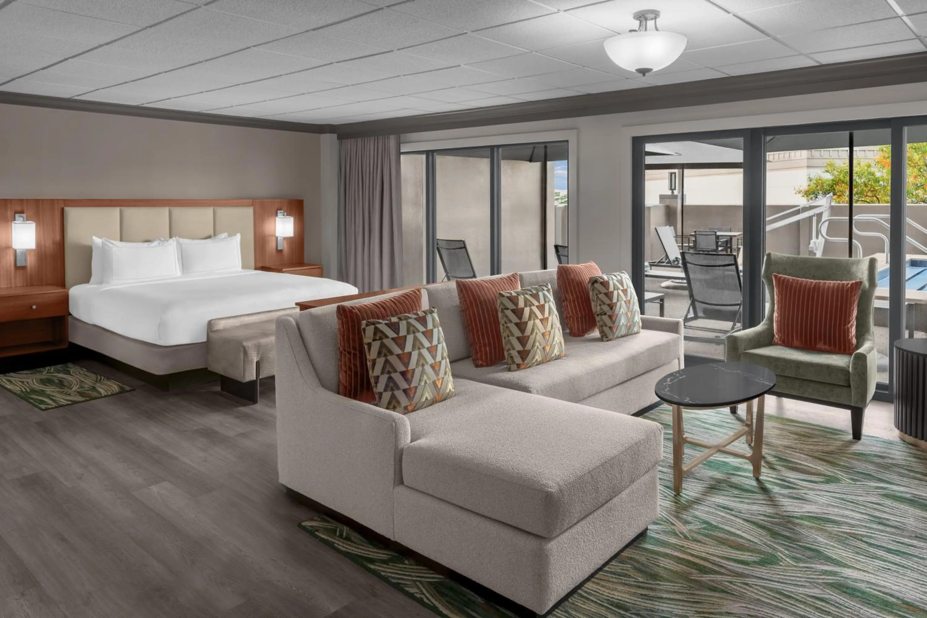 Bedroom, Bed in DoubleTree by Hilton New Orleans