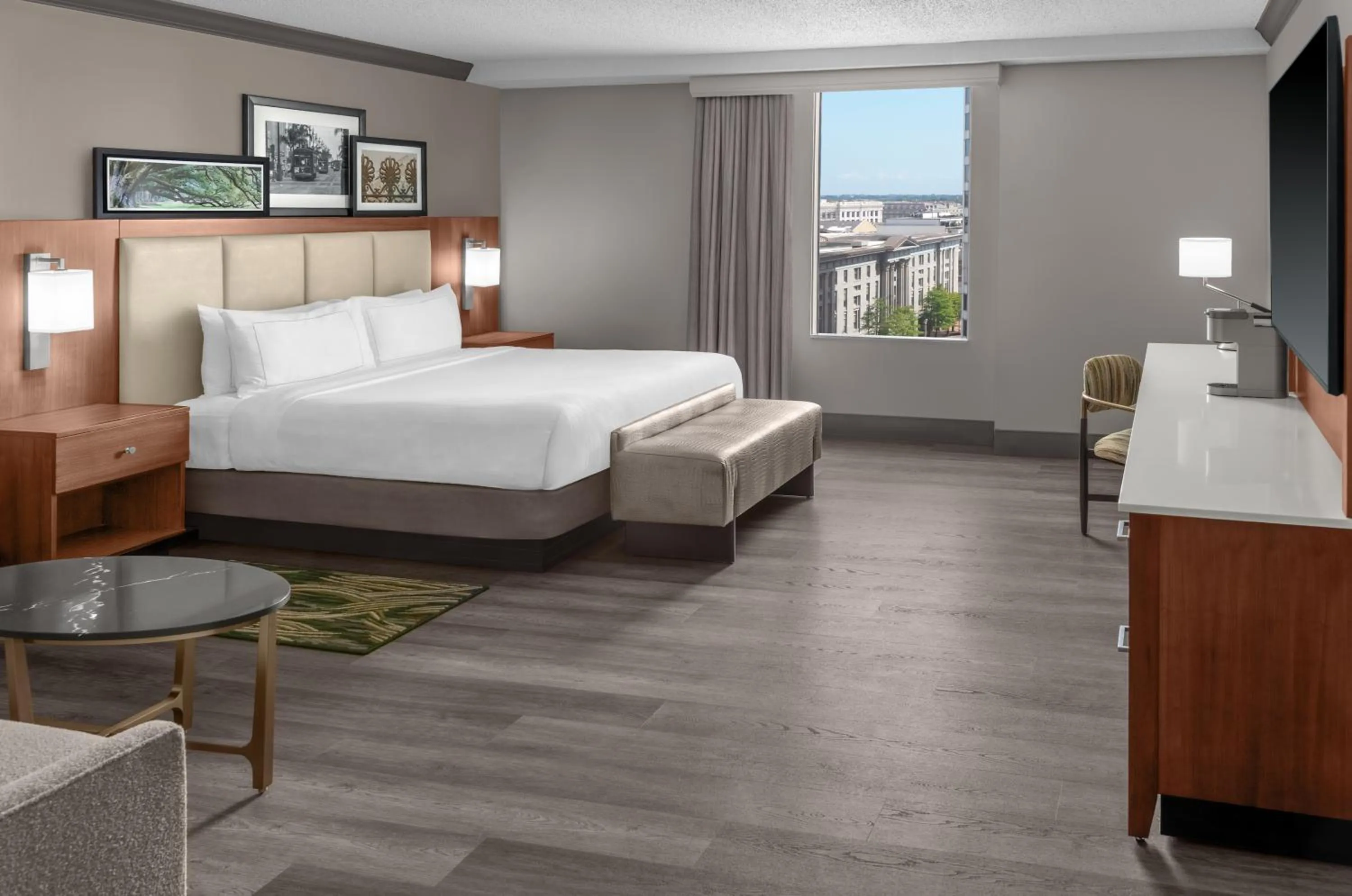 Bedroom, Bed in DoubleTree by Hilton New Orleans