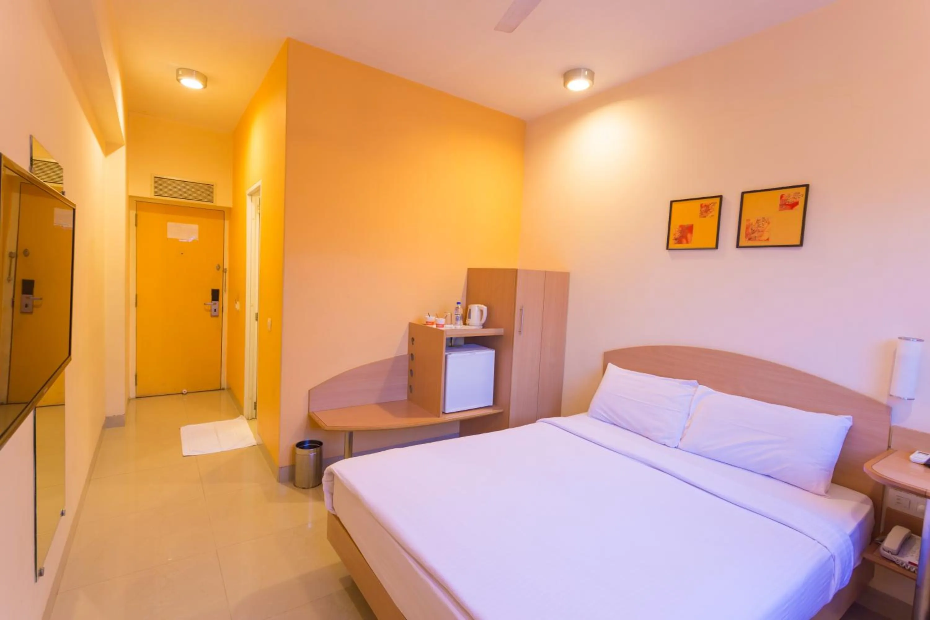 Photo of the whole room, Bed in Ginger Pondicherry