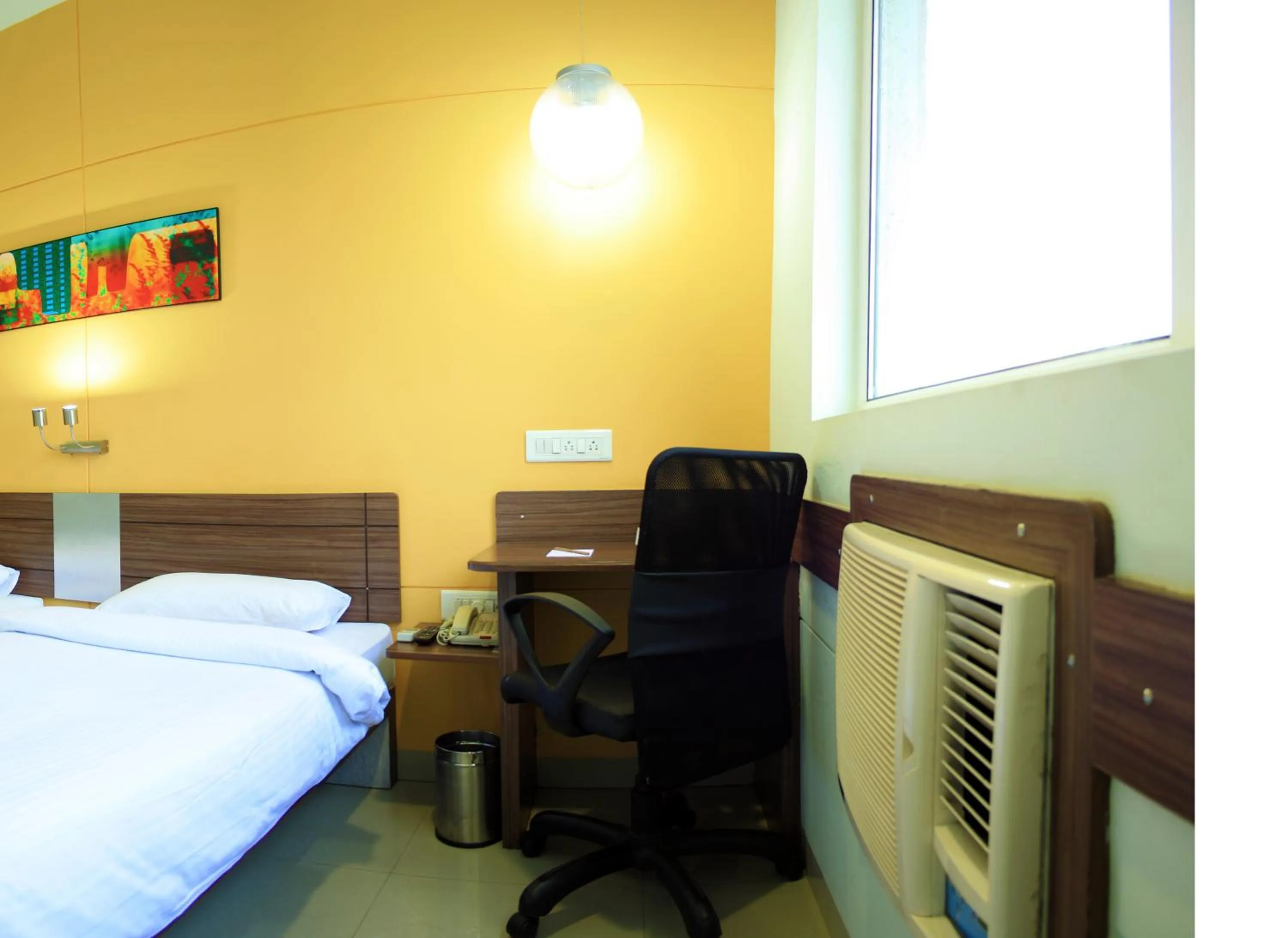 Photo of the whole room, Bed in Ginger Pantnagar