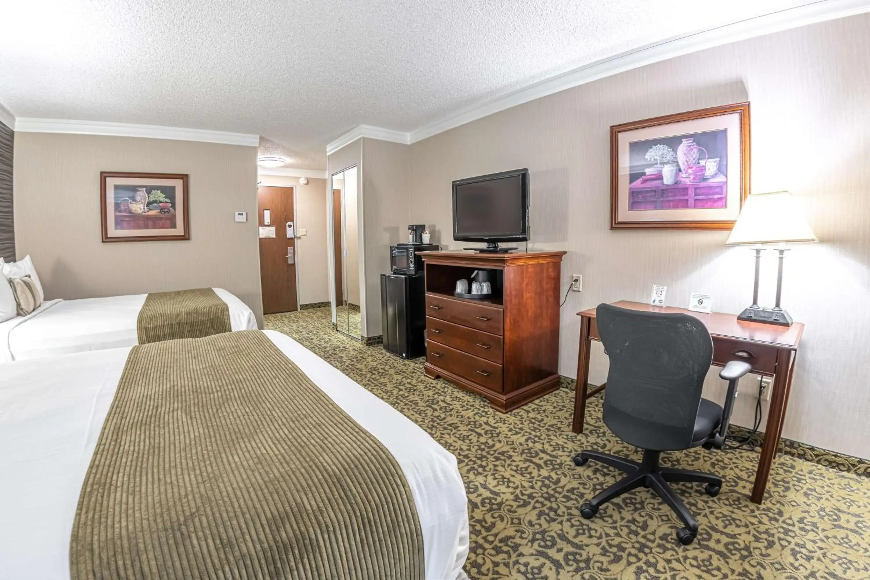 Queen Rooms with Two Queen Beds - Non-Smoking in Salt Lake Plaza Hotel SureStay Collection by Best Western Queen Rooms with Two Queen Beds - Non-Smoking in Salt Lake Plaza Hotel SureStay Collection by Best Western