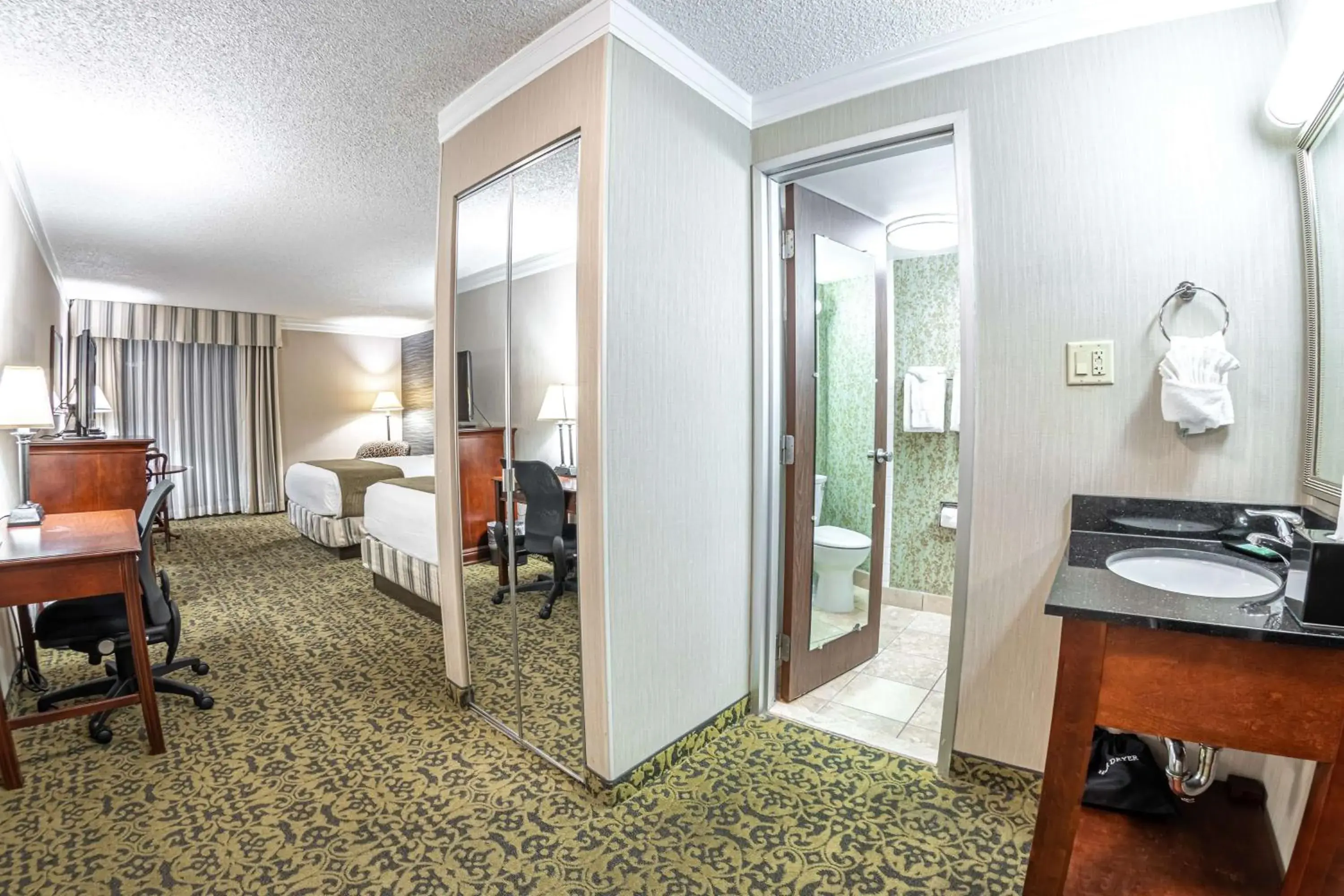 Deluxe Queen Room with Two Queen Beds in Salt Lake Plaza Hotel SureStay Collection by Best Western Deluxe Queen Room with Two Queen Beds in Salt Lake Plaza Hotel SureStay Collection by Best Western
