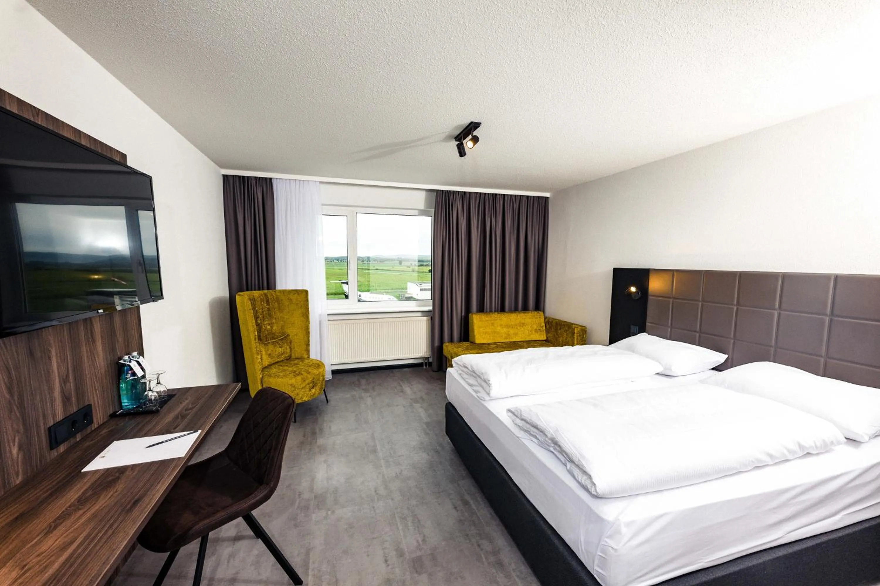 Photo of the whole room, Bed in Sombea Donaueschingen