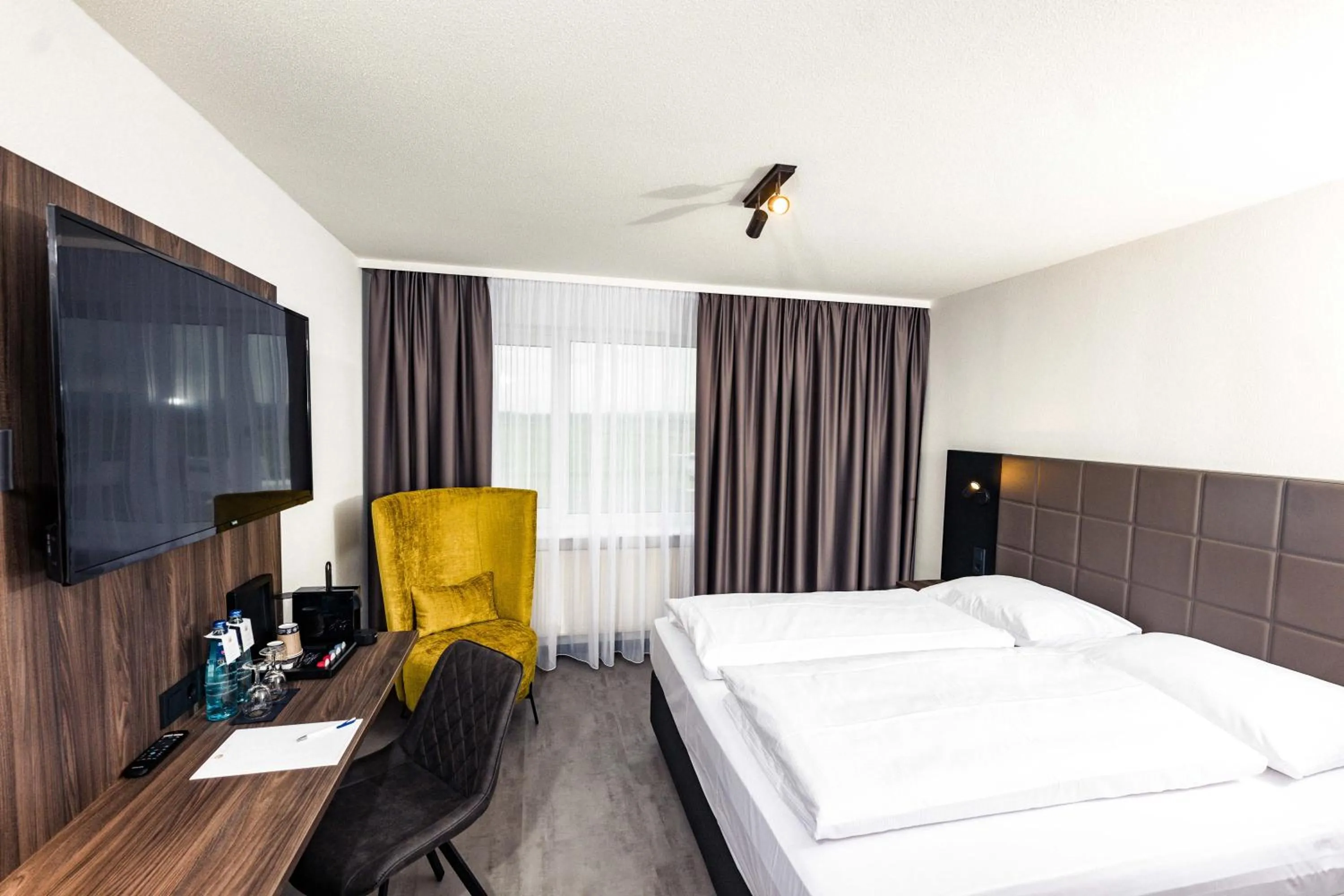 Photo of the whole room, Bed in Sombea Donaueschingen