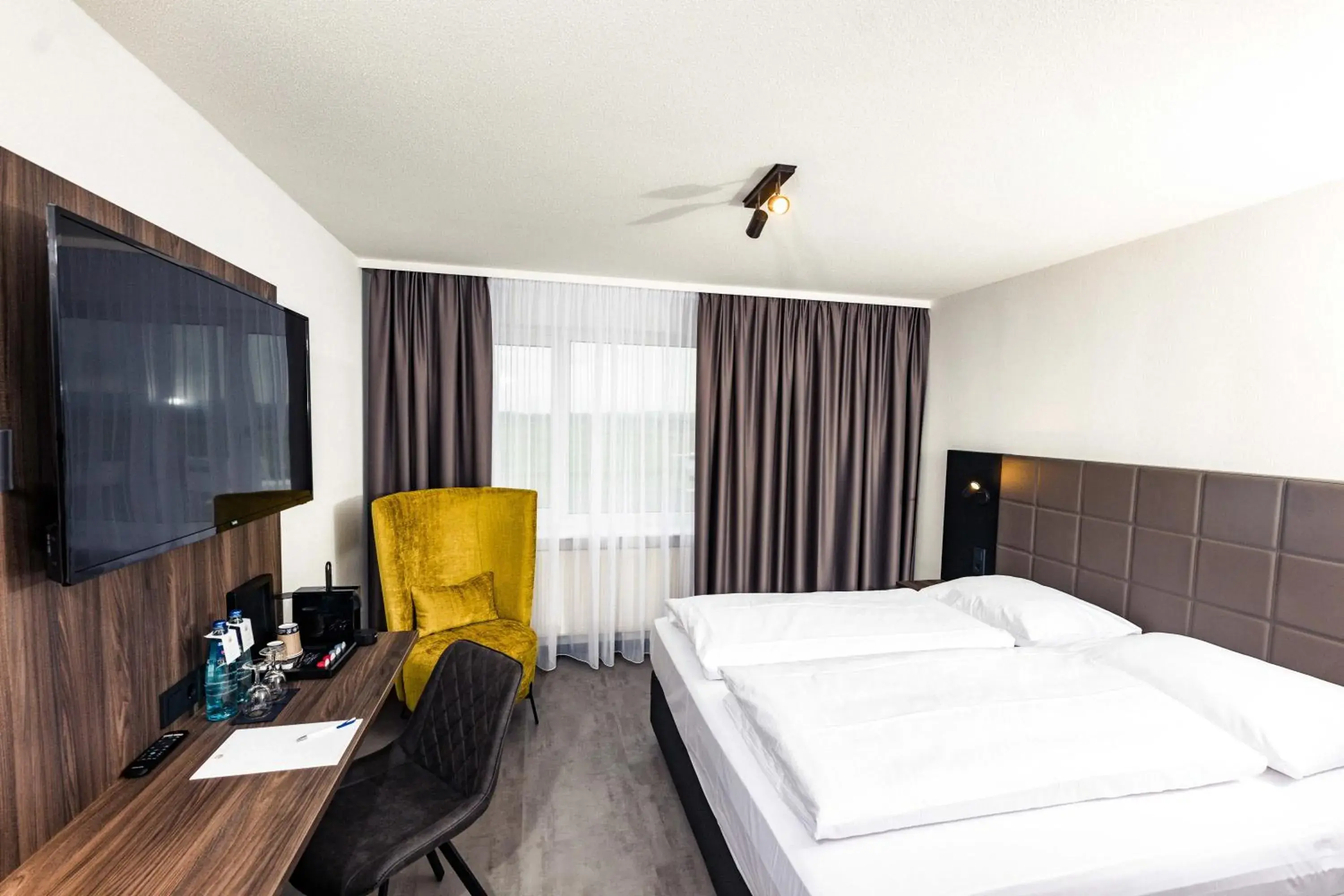 Double Room with view to airport - single occupancy in Sombea Donaueschingen Double Room with view to airport - single occupancy in Sombea Donaueschingen