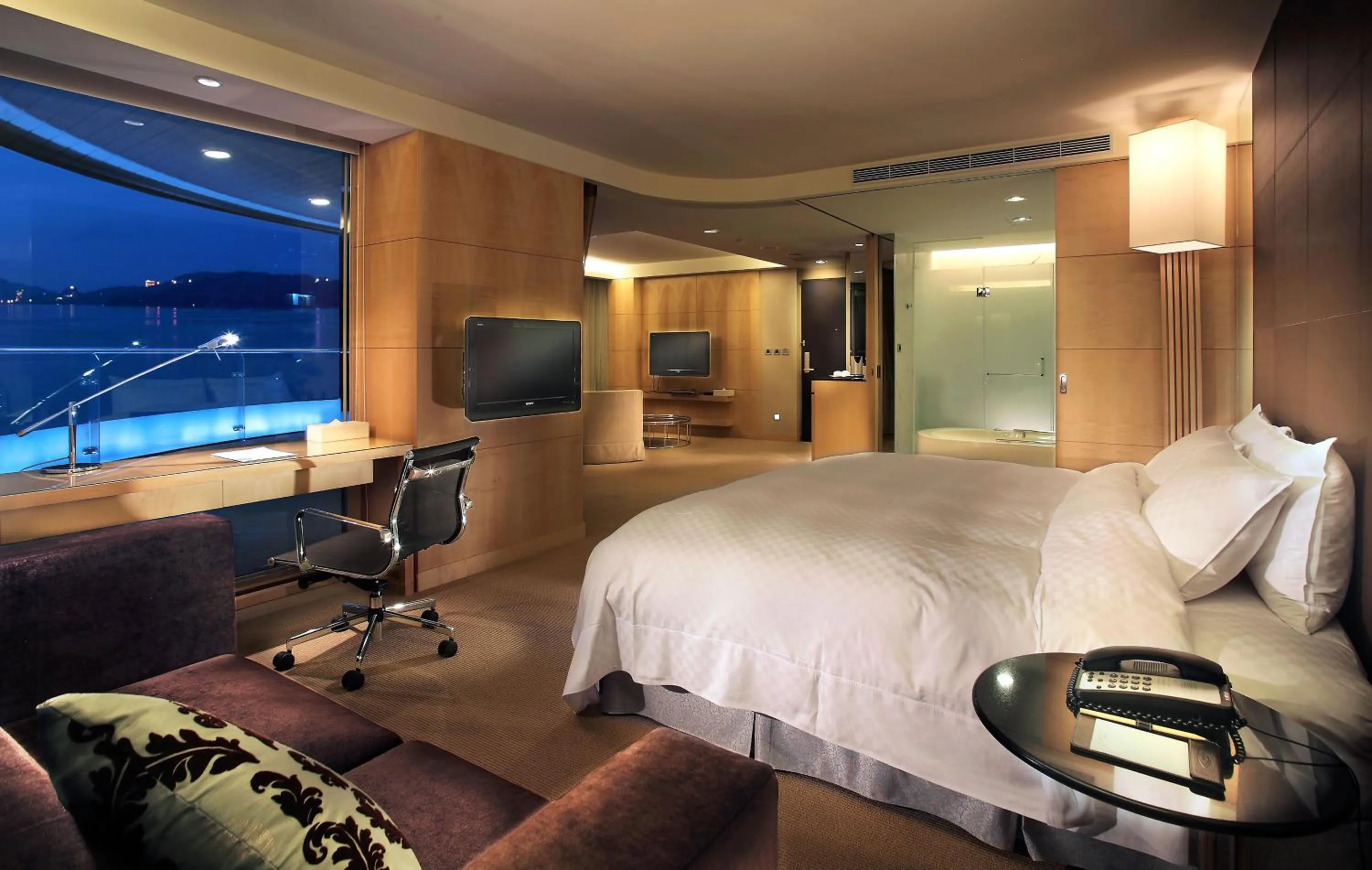 Photo of the whole room, Bed in The Crystal Resort Sun Moon Lake