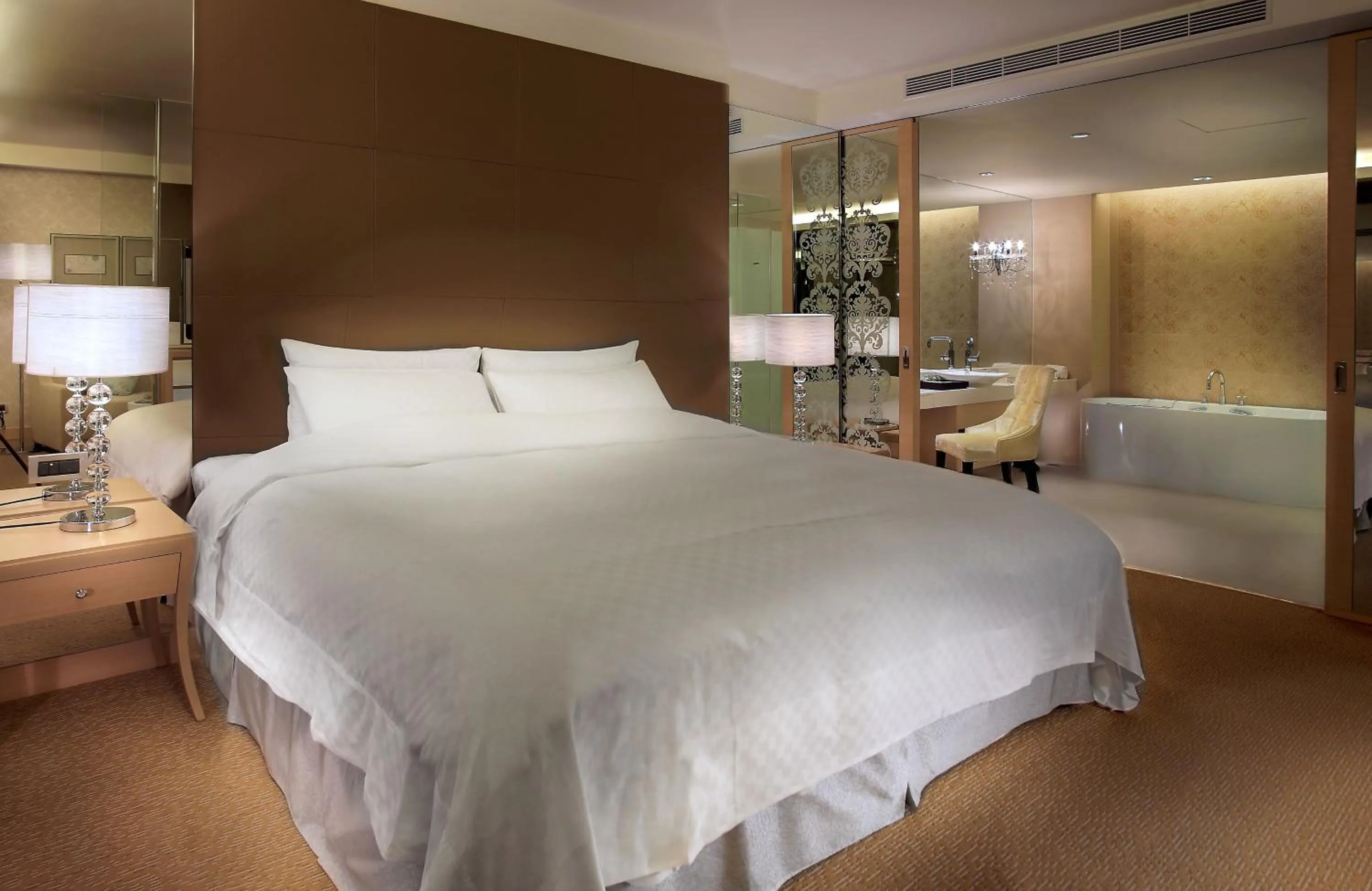 Bedroom, Bed in The Crystal Resort Sun Moon Lake