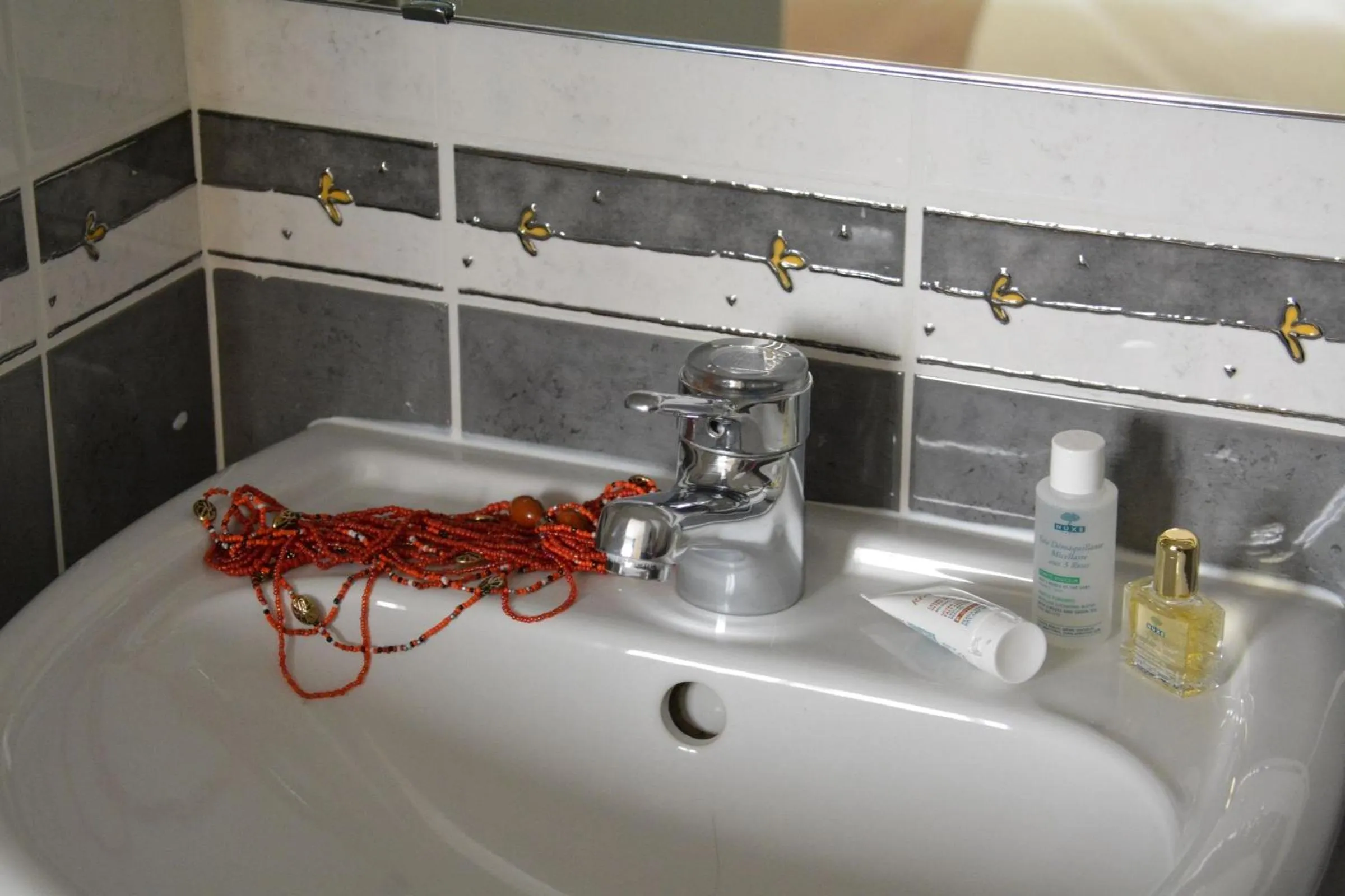 Bathroom in Logis Hôtel Restaurant de France