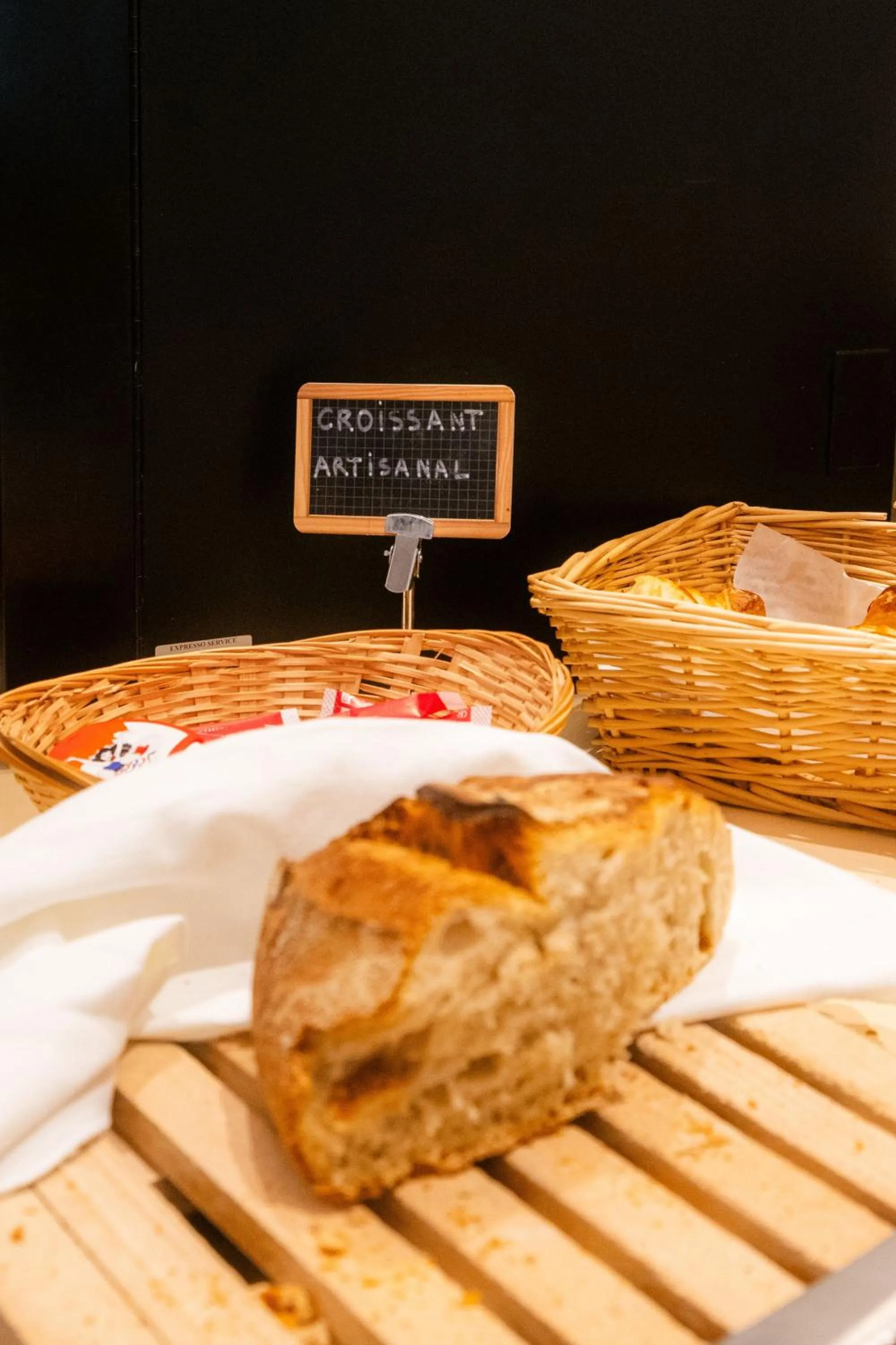 Breakfast in Logis Hôtel Restaurant de France