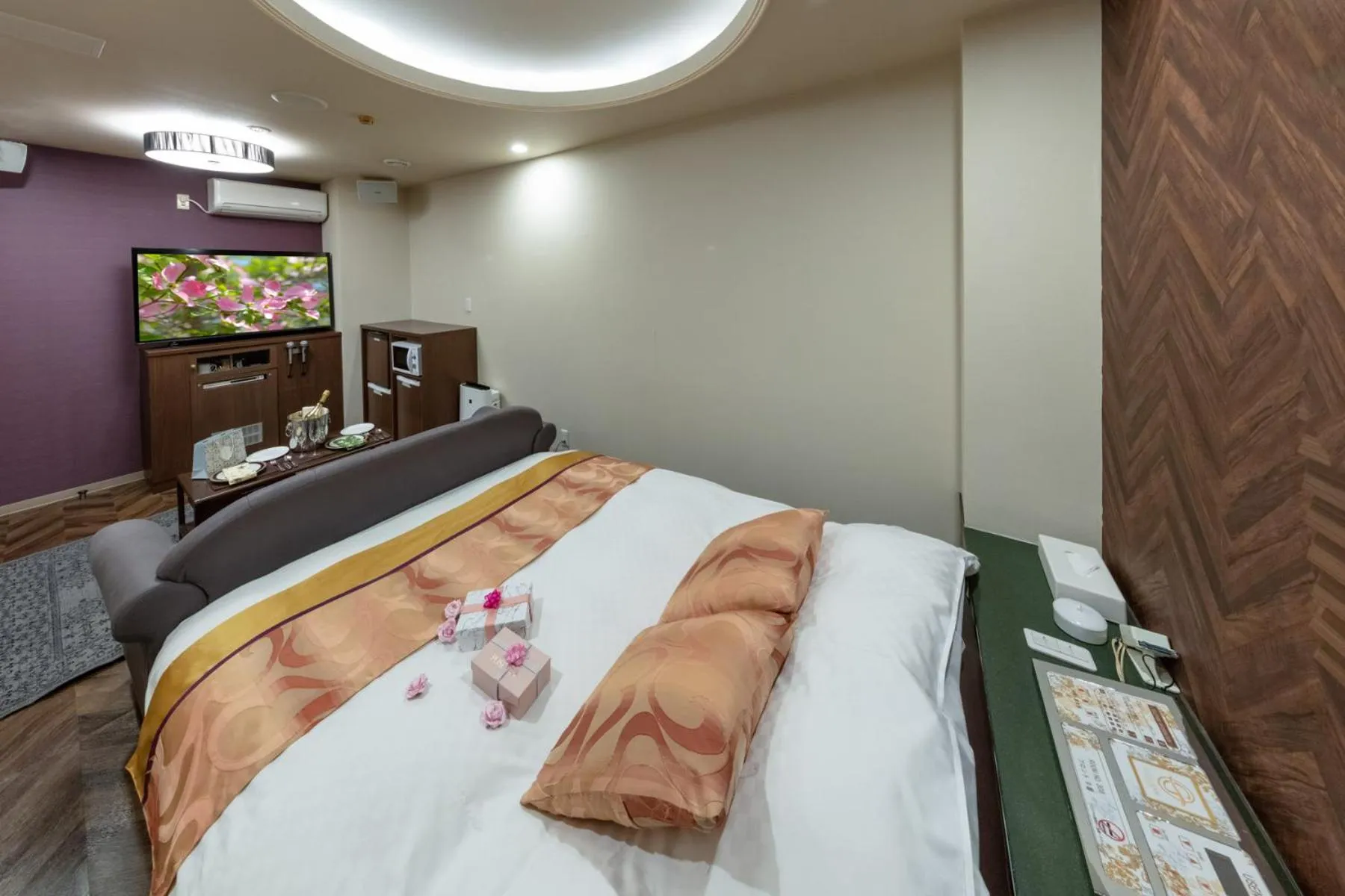 Photo of the whole room, Bed in Hotel ＧEM - Adult Only