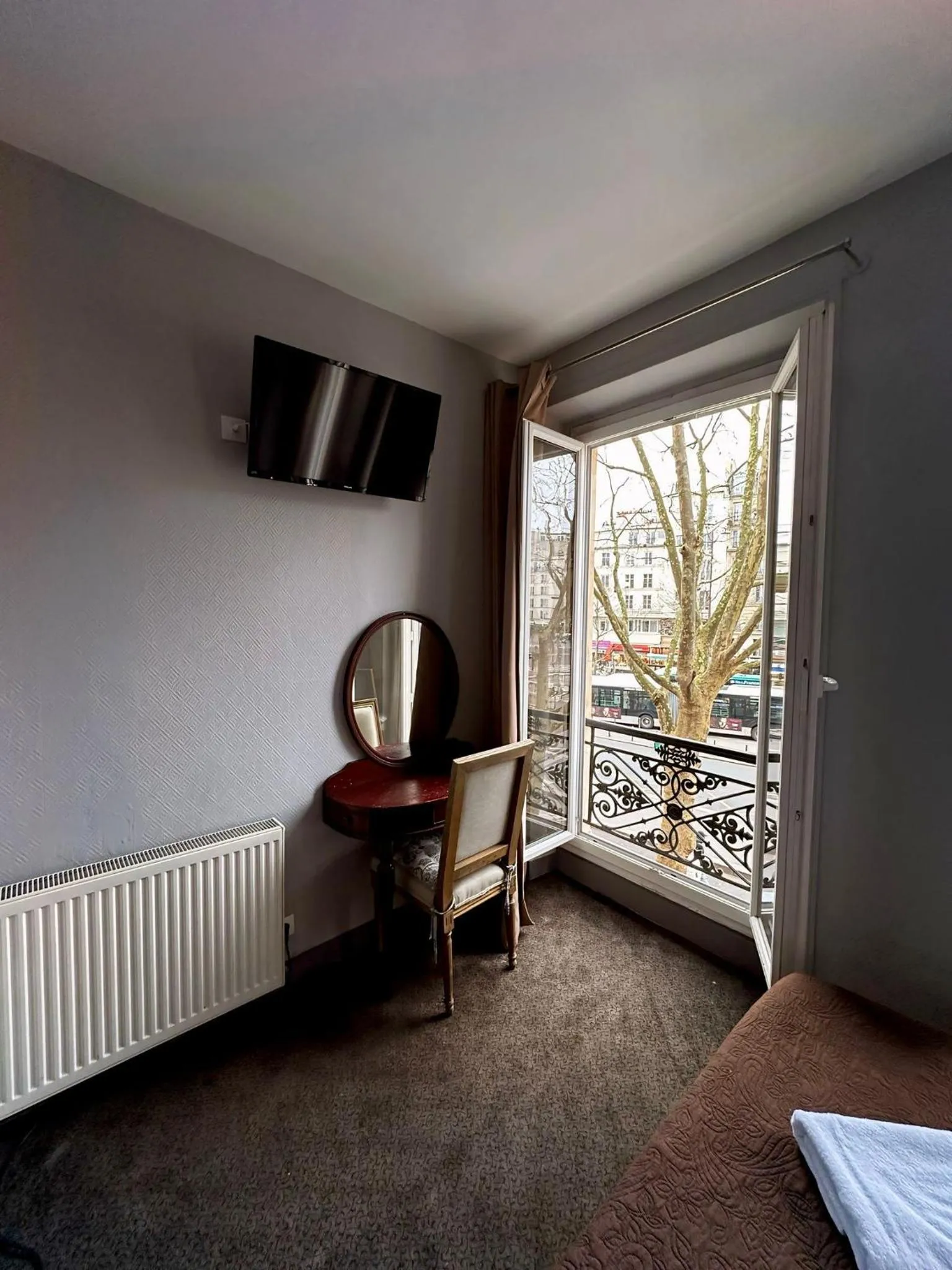 Bedroom, Bed in Grand Hôtel De L'Europe