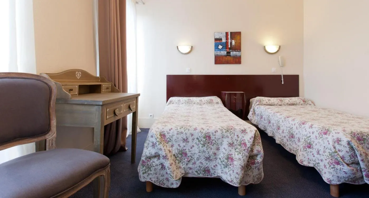 Day, Bed in Grand Hôtel De L'Europe