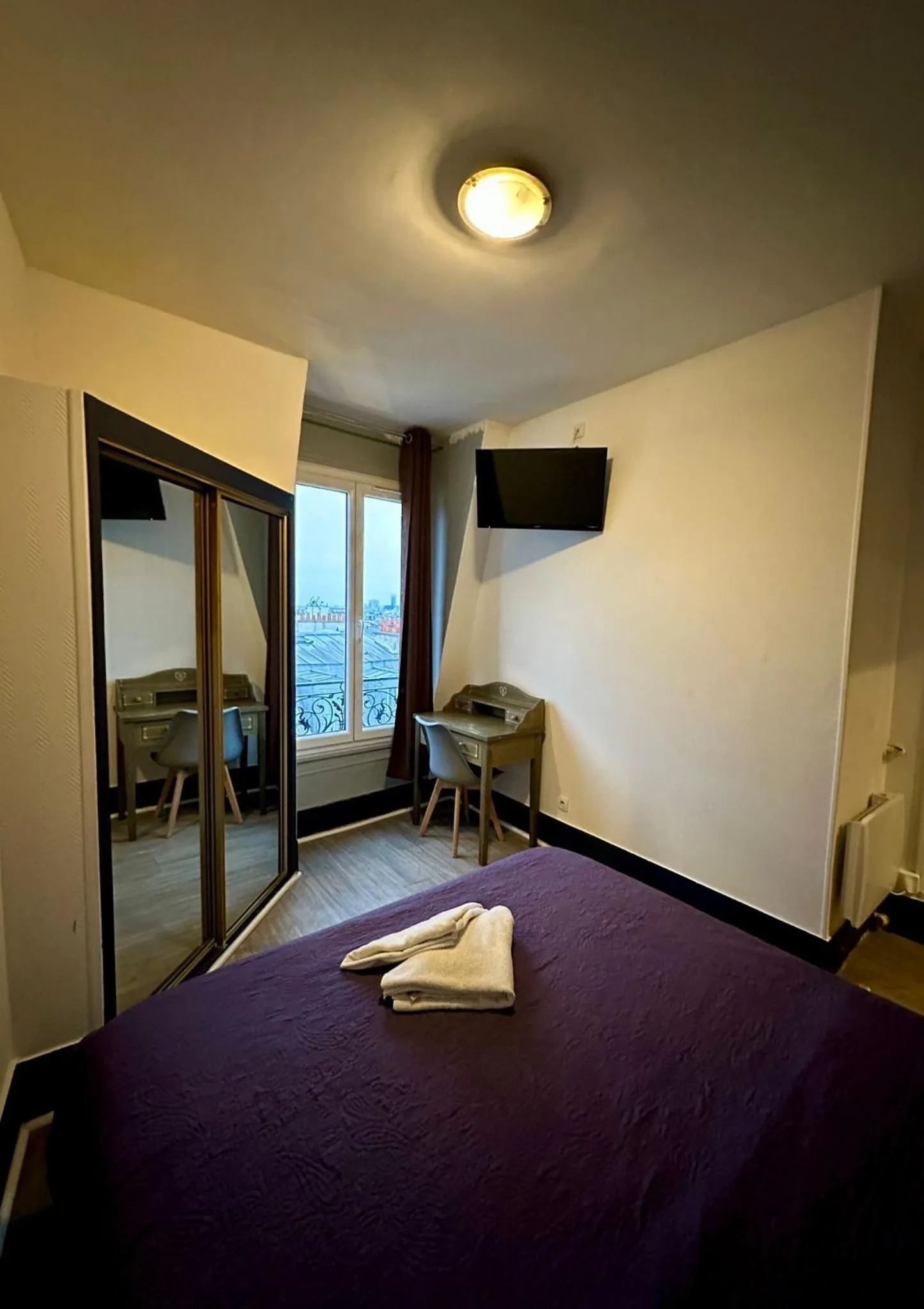 Bedroom, Bed in Grand Hôtel De L'Europe