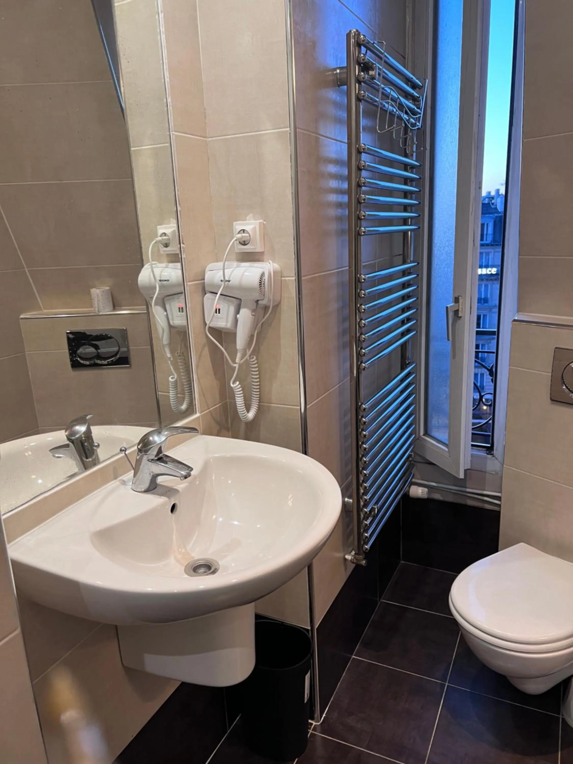 Toilet in Grand Hôtel De L'Europe