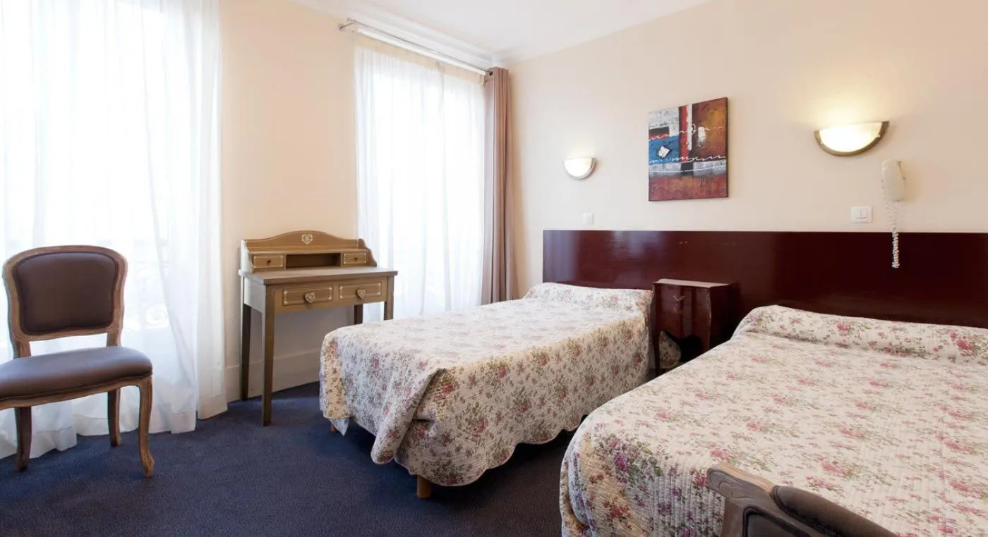 Day, Bed in Grand Hôtel De L'Europe