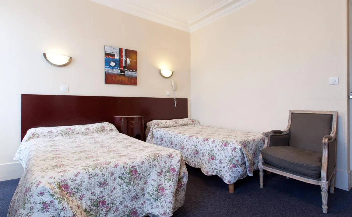 Photo of the whole room, Bed in Grand Hôtel De L'Europe