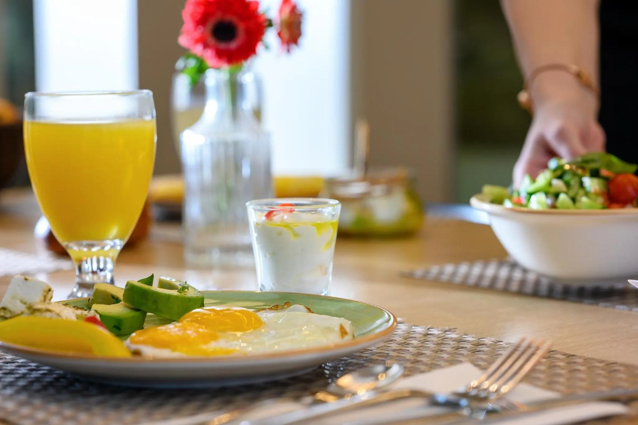 Food and drinks in Sadot Hotel Ben Gurion Airport - an Atlas Boutique Hotel