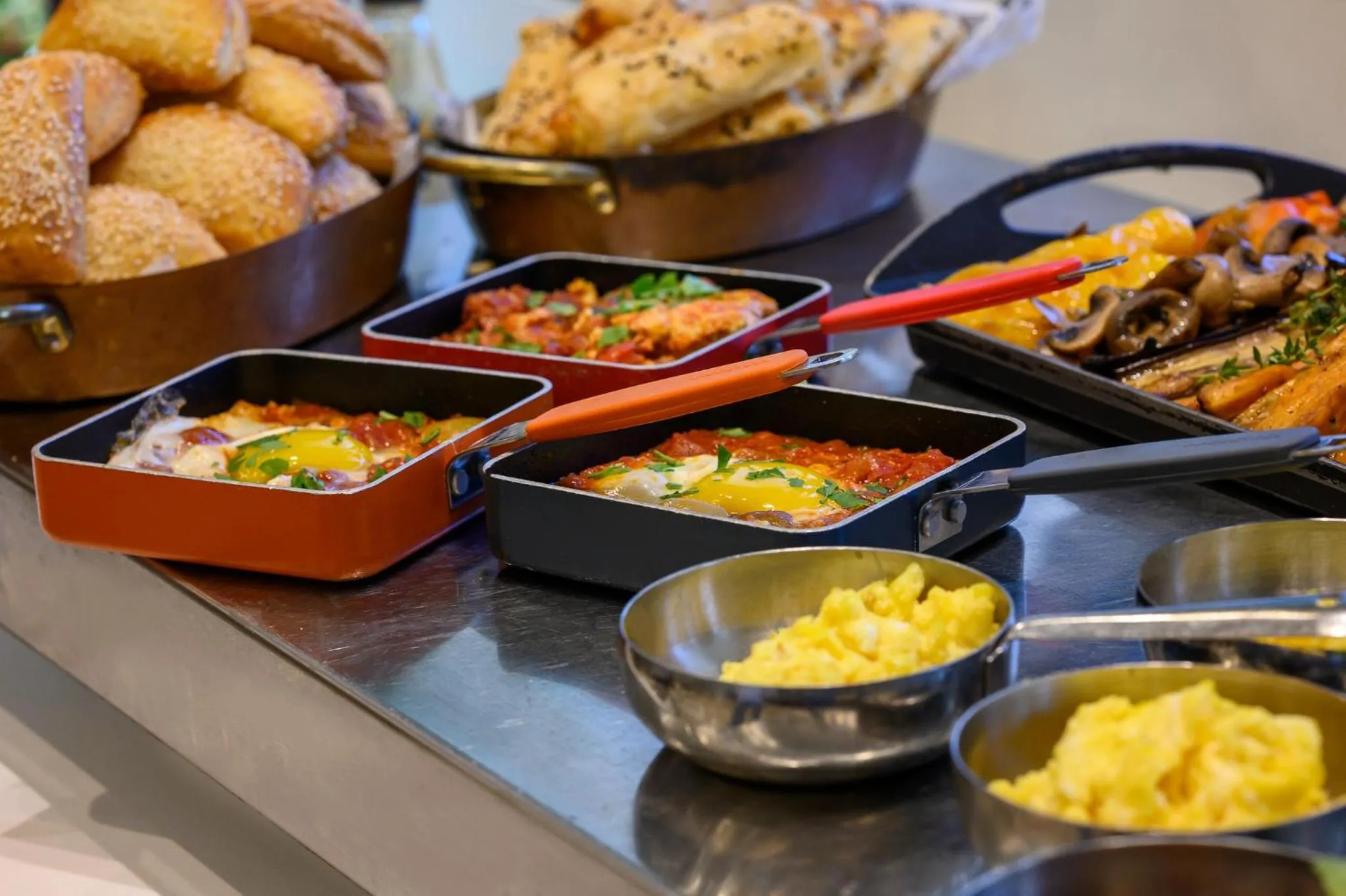 Food in Sadot Hotel Ben Gurion Airport - an Atlas Boutique Hotel