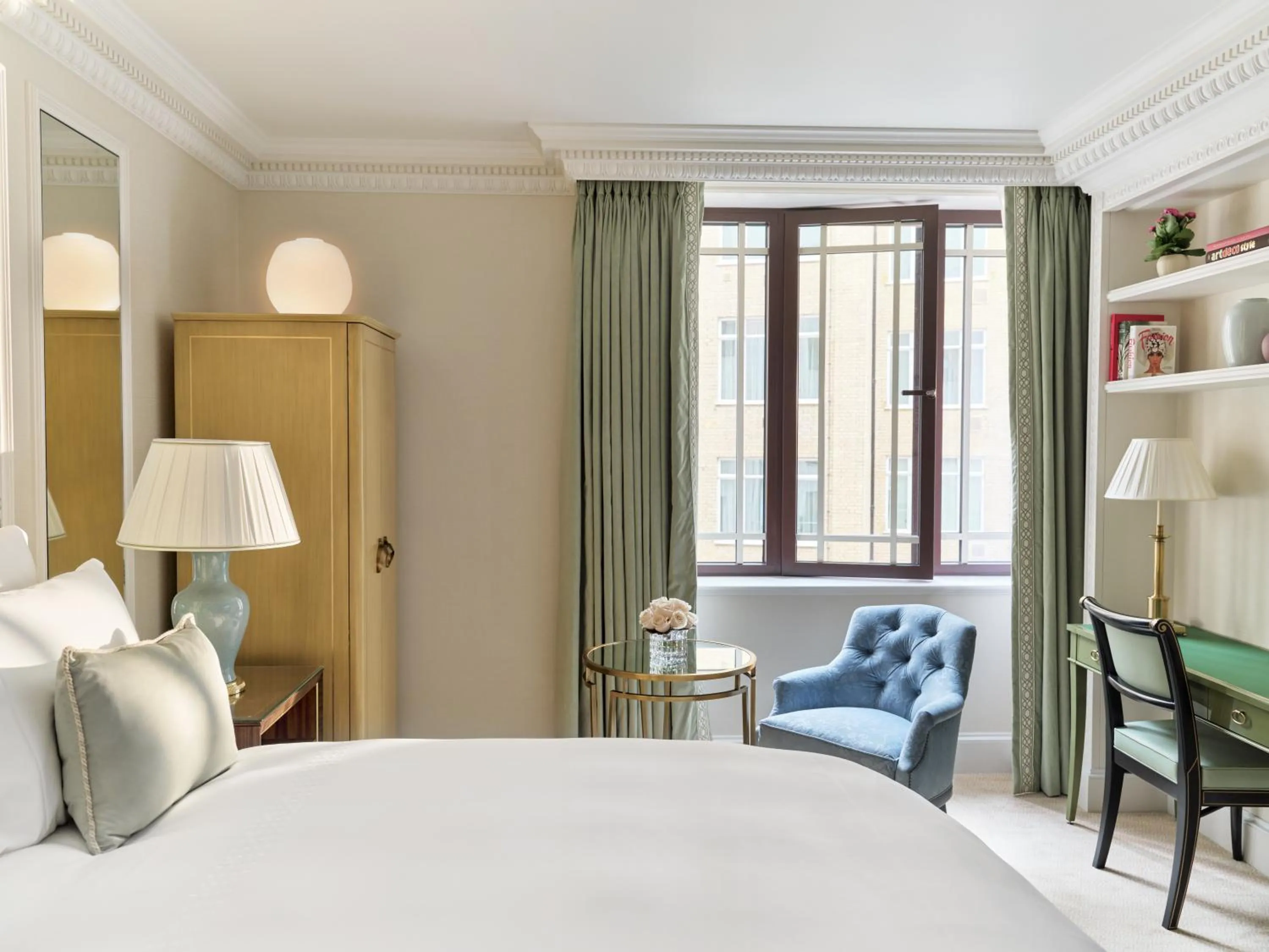 Bedroom, Bed in The Dorchester - Dorchester Collection