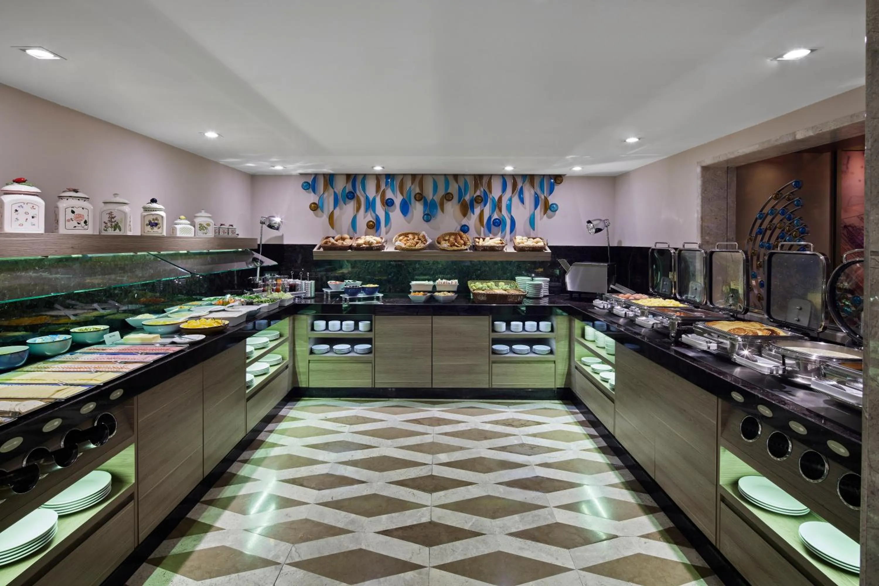 Buffet breakfast in TITANIC Comfort Mitte