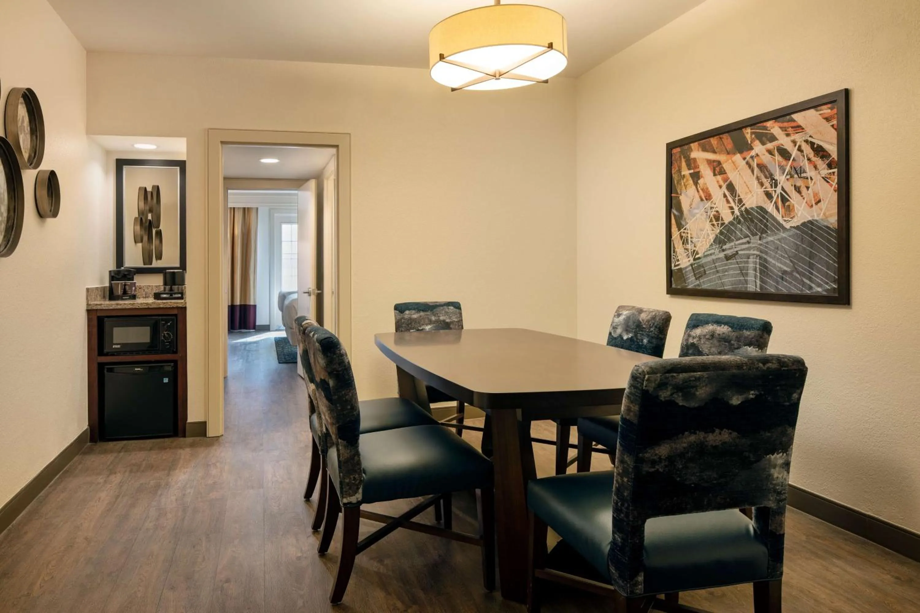 Living room in Embassy Suites by Hilton New Orleans Convention Center