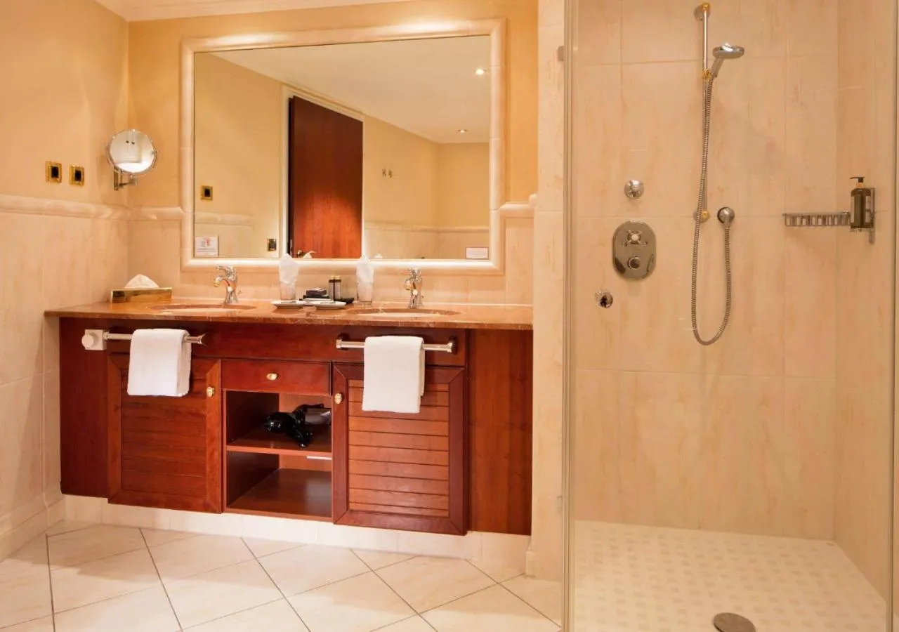 Bathroom in Hotel Gran BelVeder & Ostsee Therme Resort & Spa