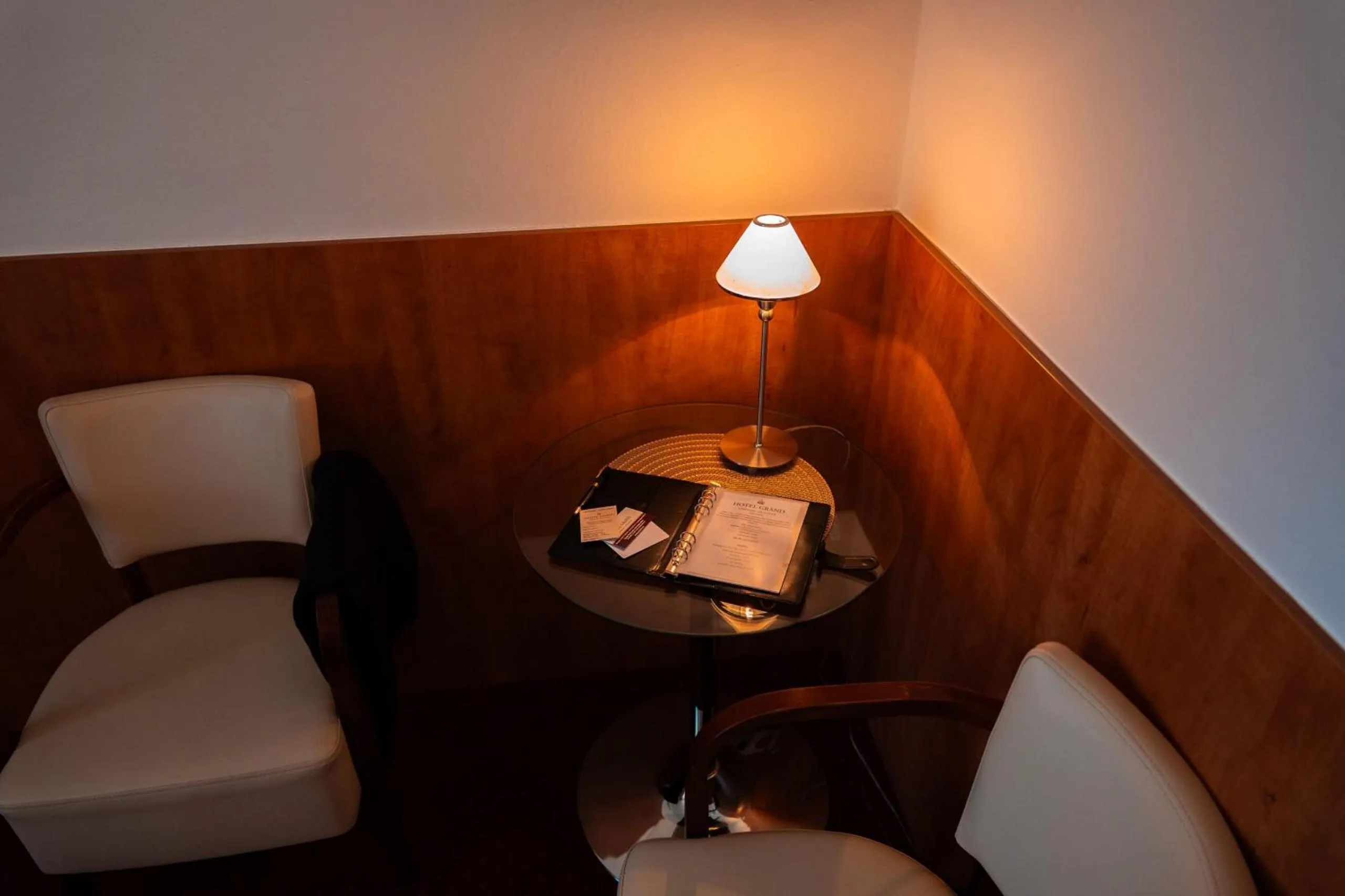 Business facilities in Hotel Grand