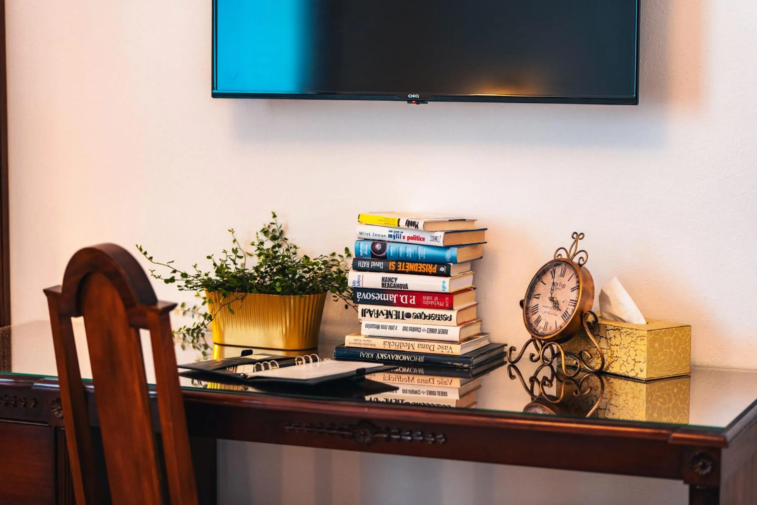 TV and multimedia in Hotel Grand