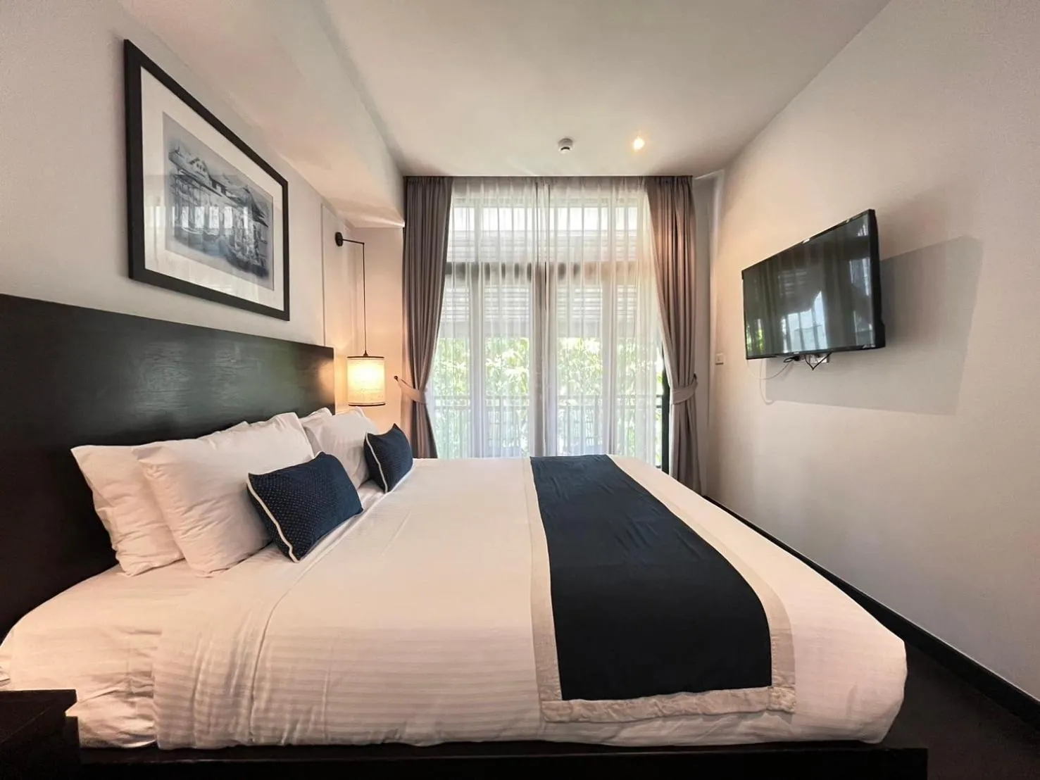 Bed in Cheeva Dee Hotel