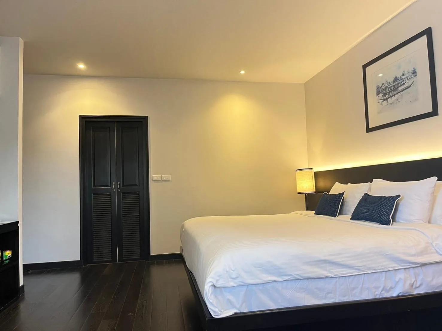 Bed in Cheeva Dee Hotel