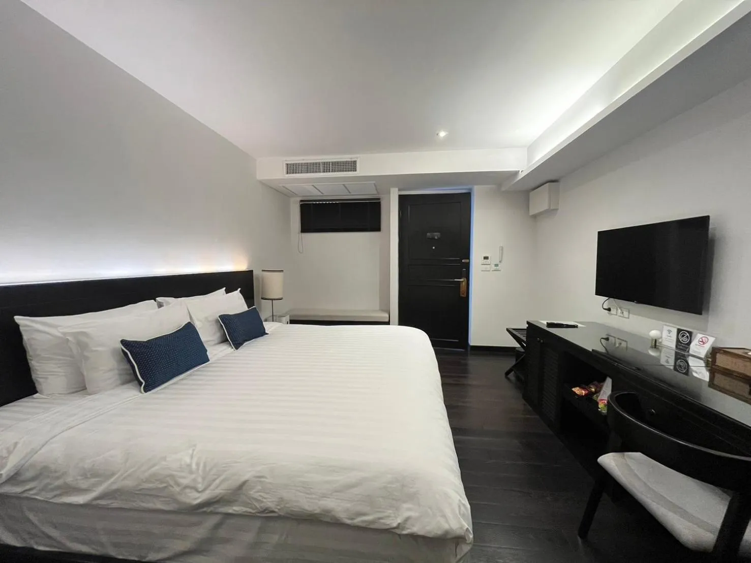 Bed in Cheeva Dee Hotel