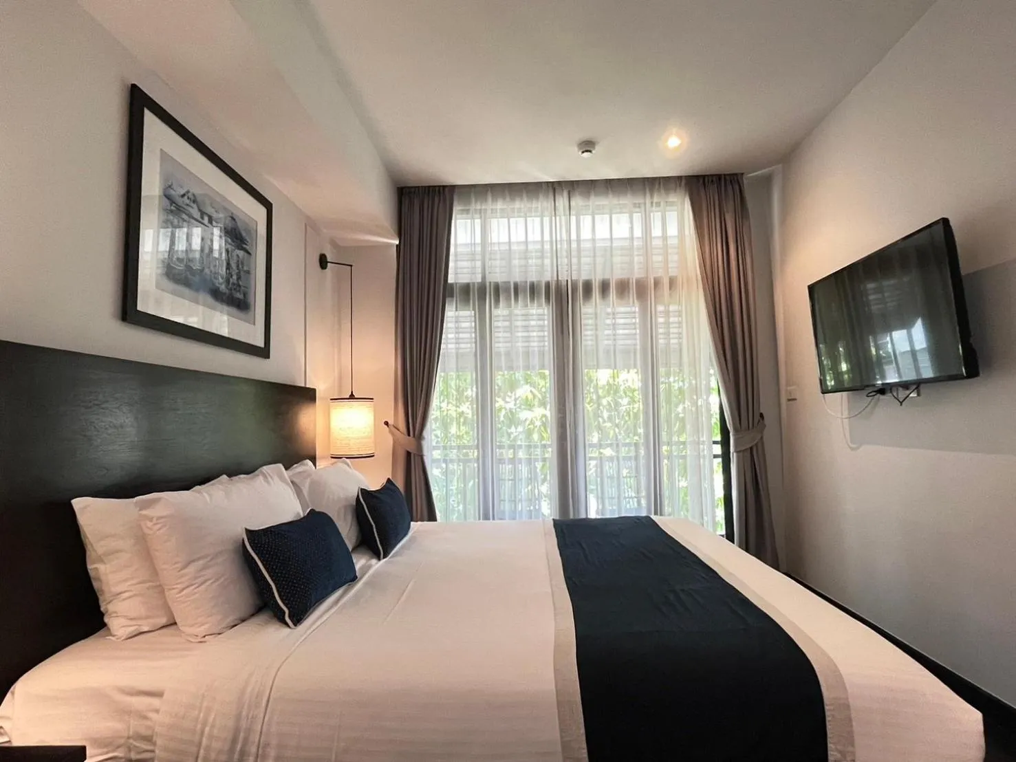 Bed in Cheeva Dee Hotel